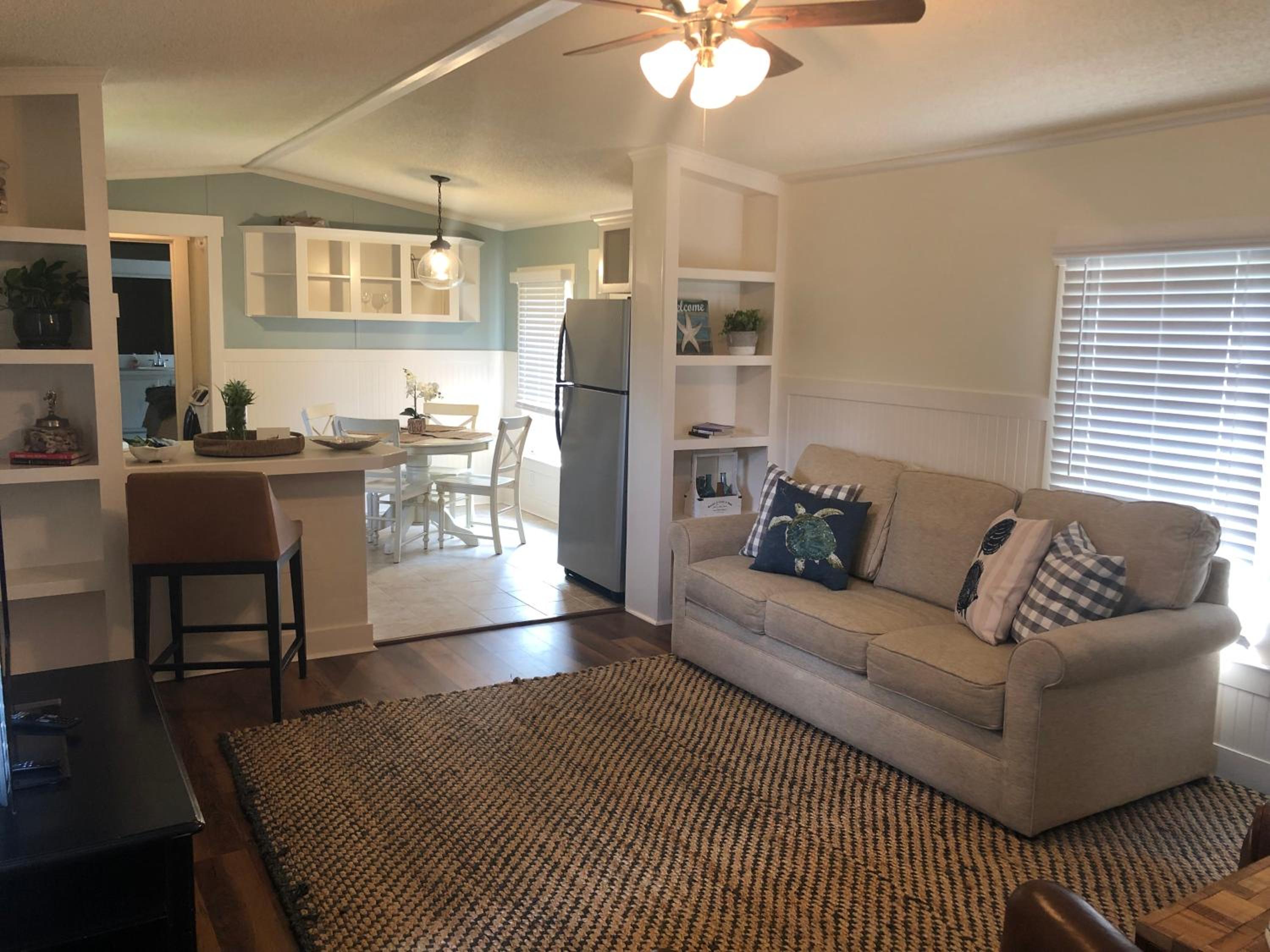 Mobile Home - Photo 10