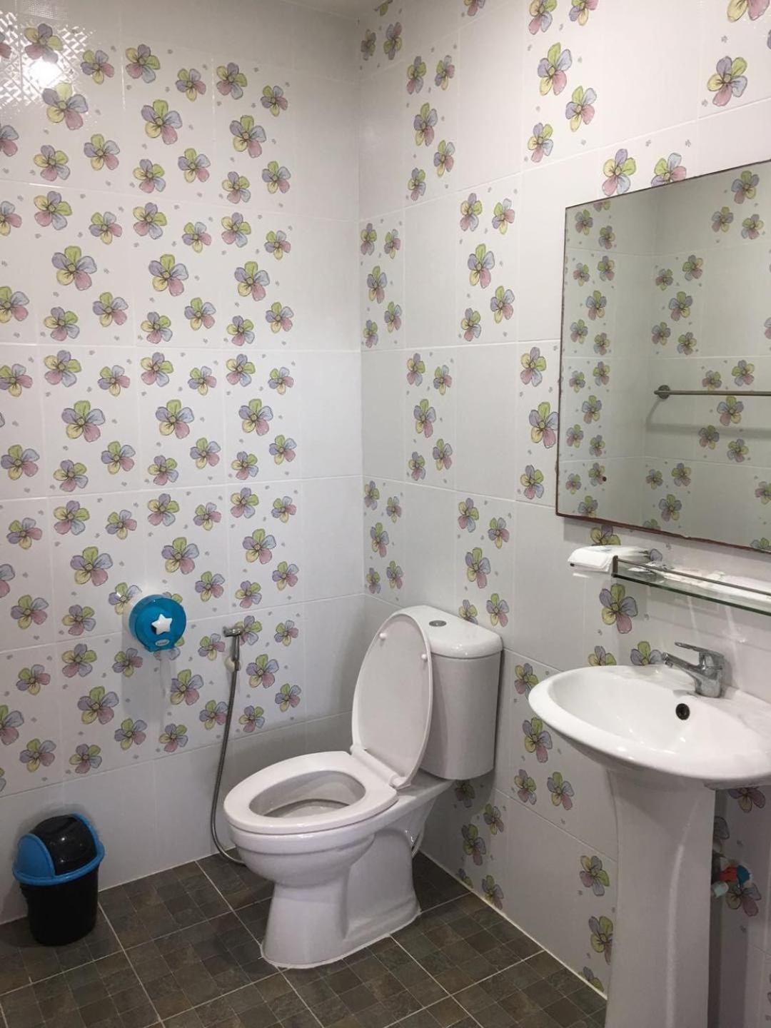 Family Room with Private Bathroom - Photo 8