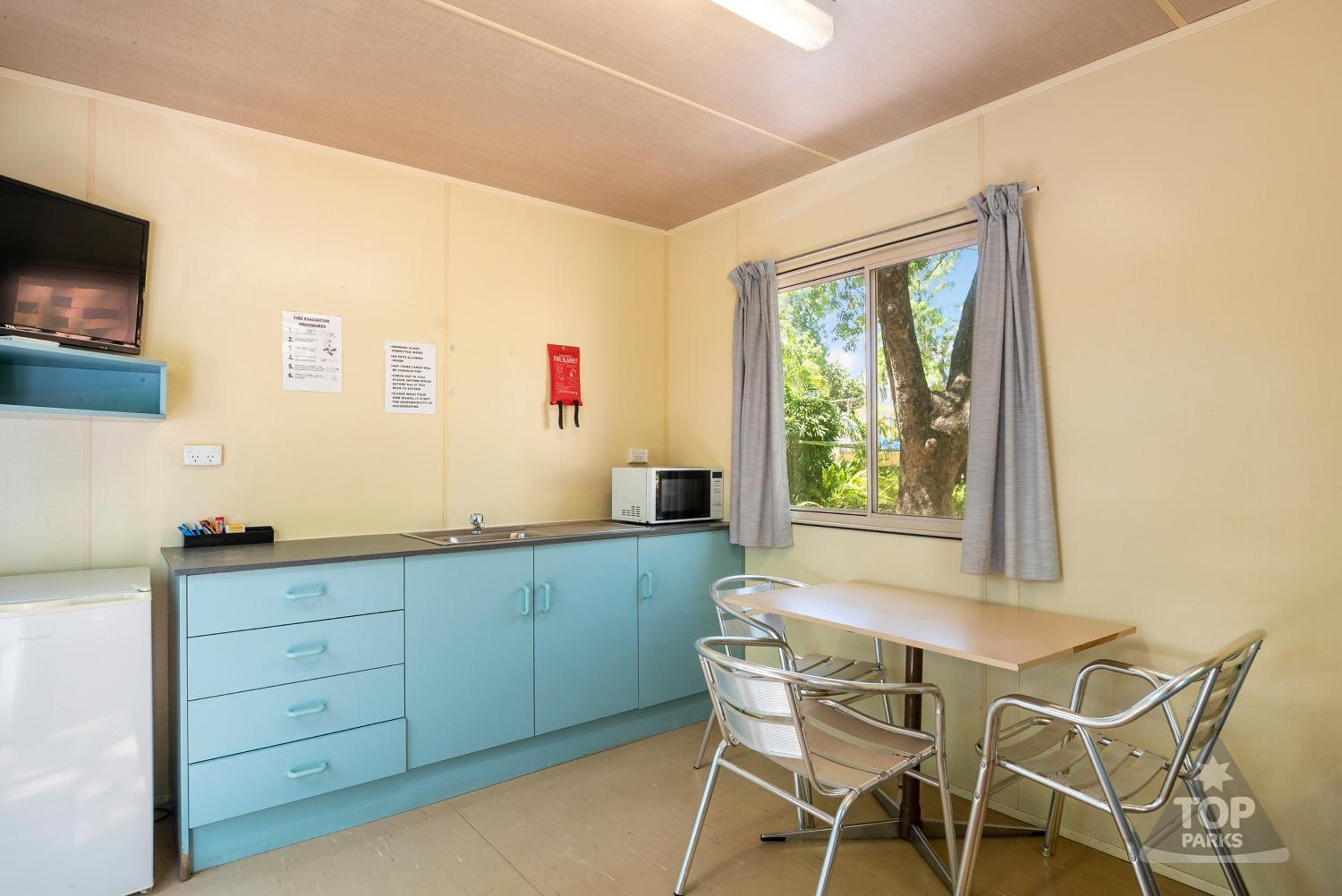 Standard Cabin with Shared Bathroom photo 2