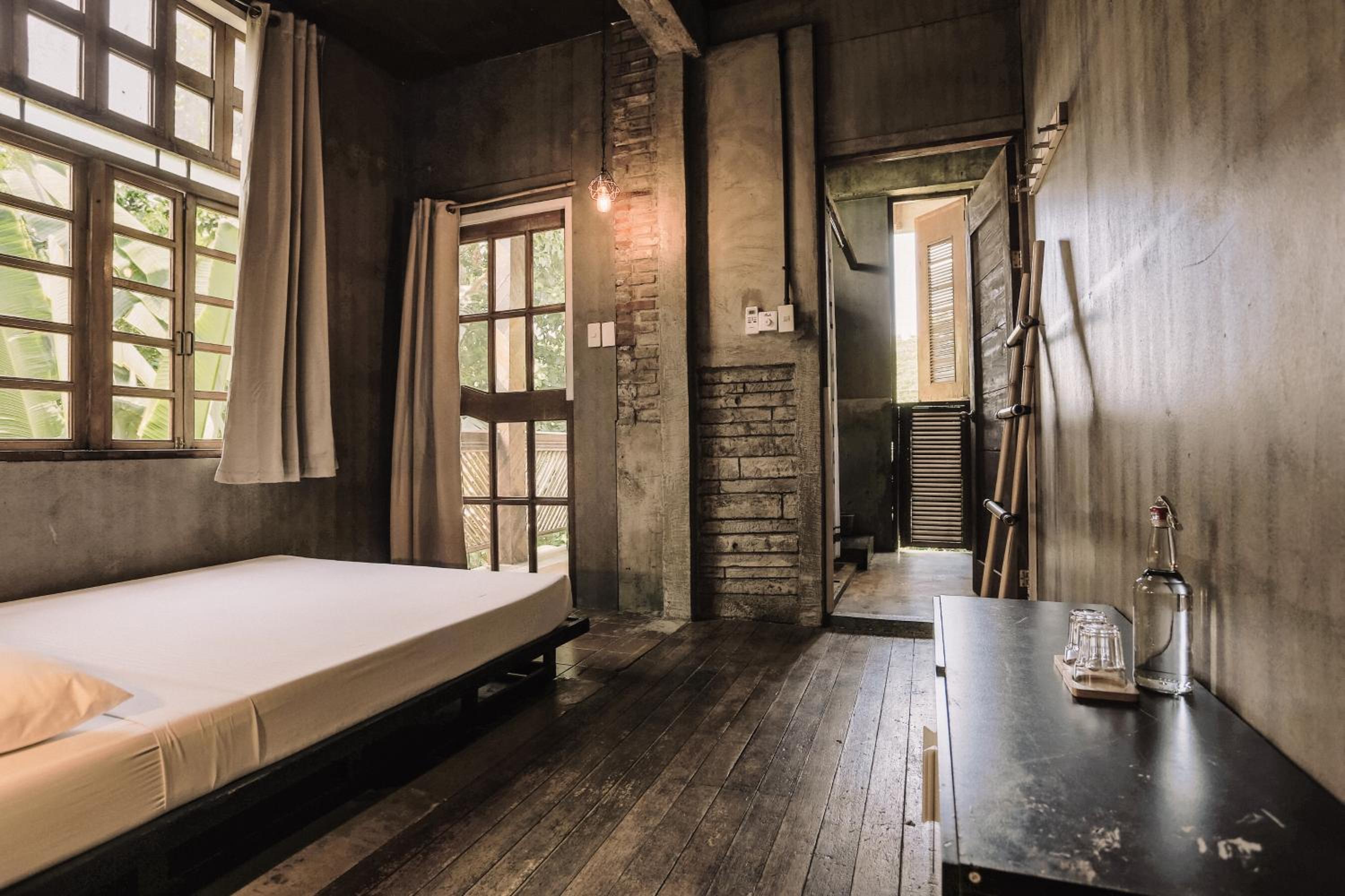 Deluxe Double Room with Private Bathroom - Photo 1
