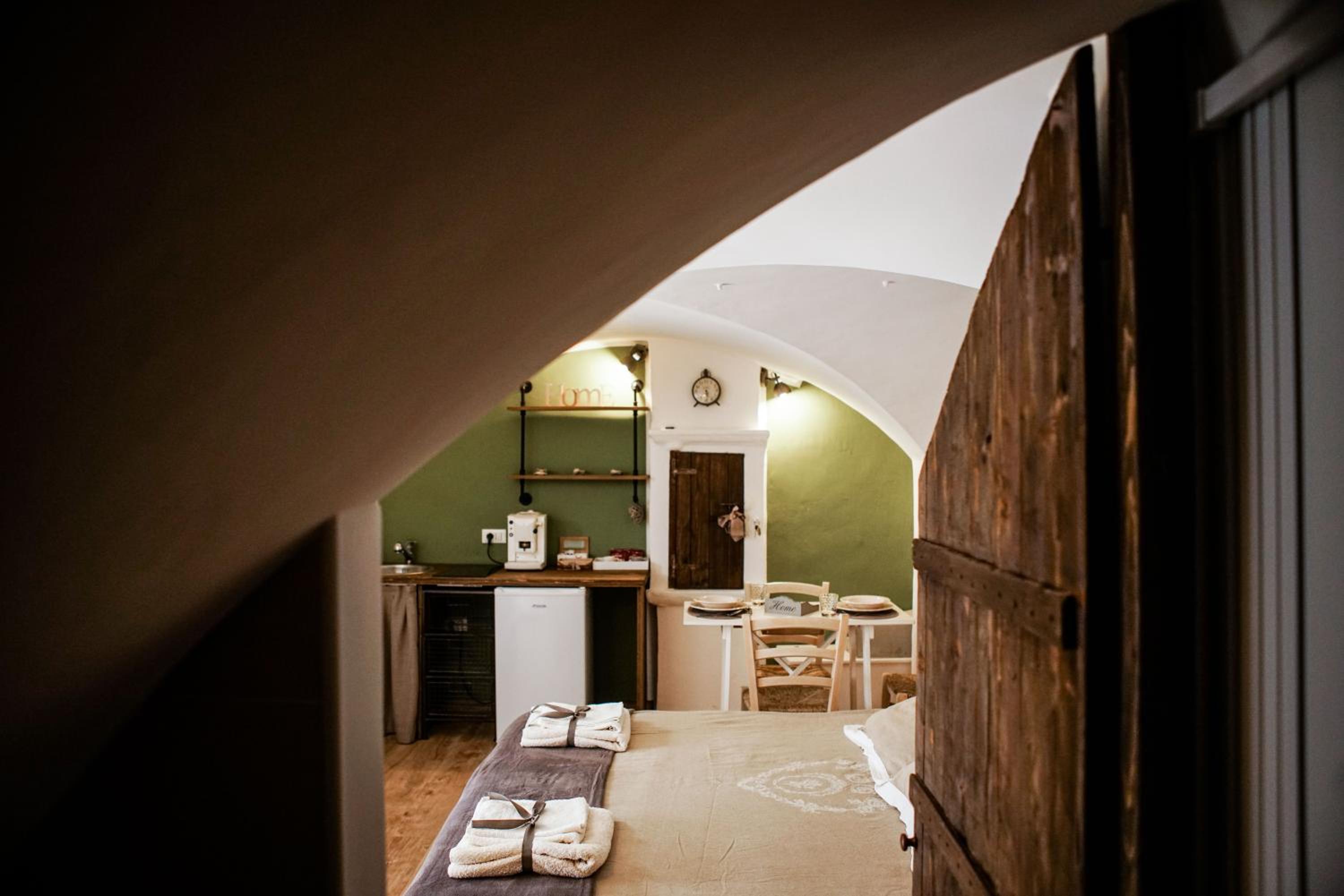 One-Bedroom House - Photo 8