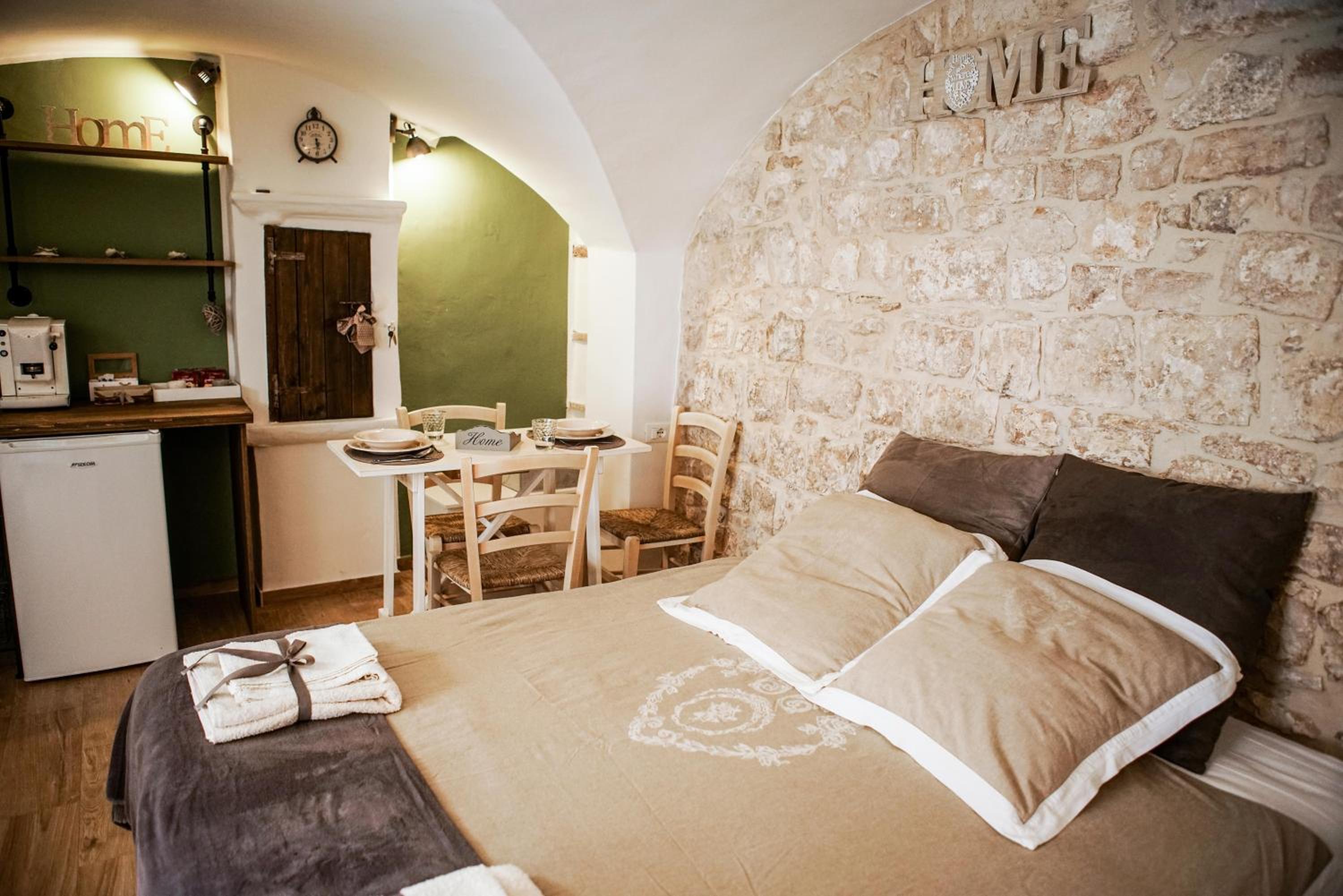One-Bedroom House - Photo 1