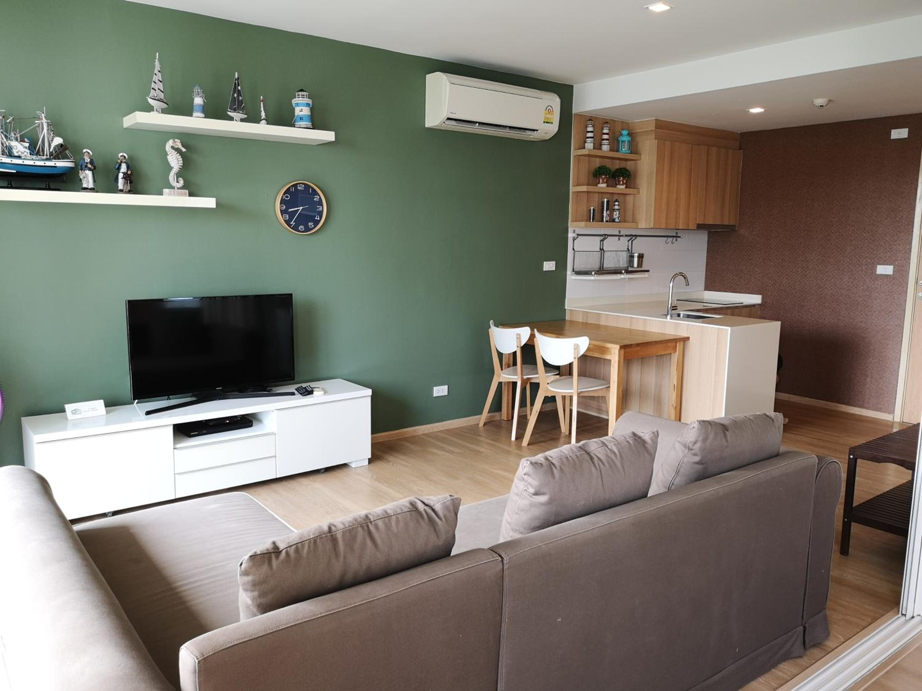 One-Bedroom Apartment - Photo 1