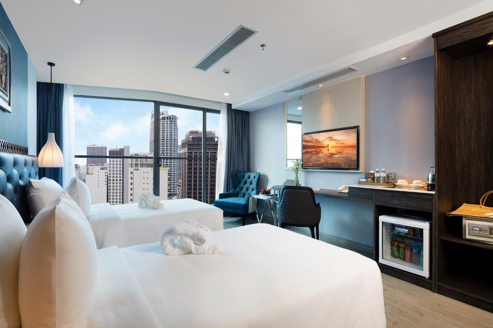Deluxe Double or Twin Room with City View