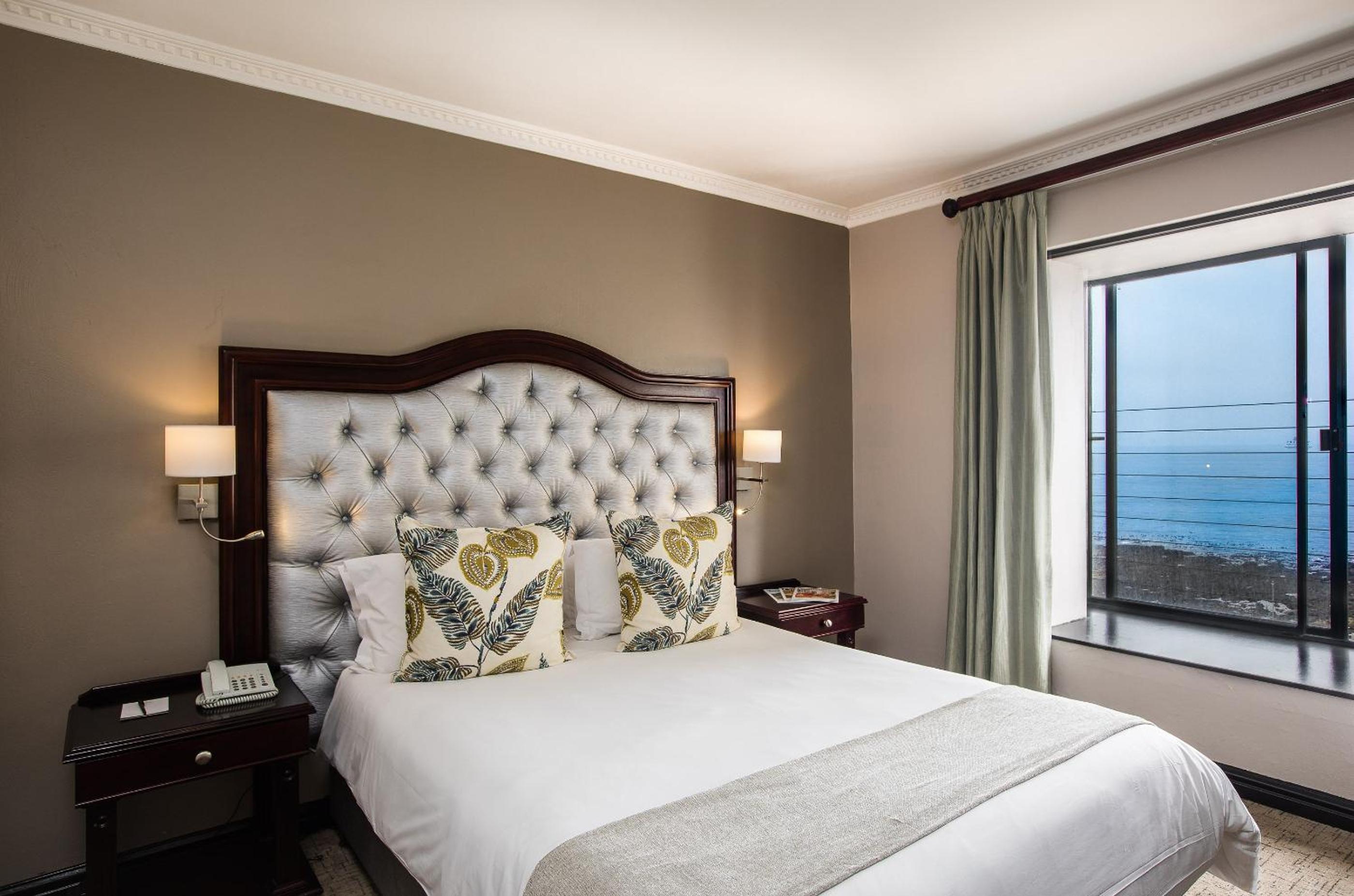 Standard Sea View with Queen Bed - Photo 1