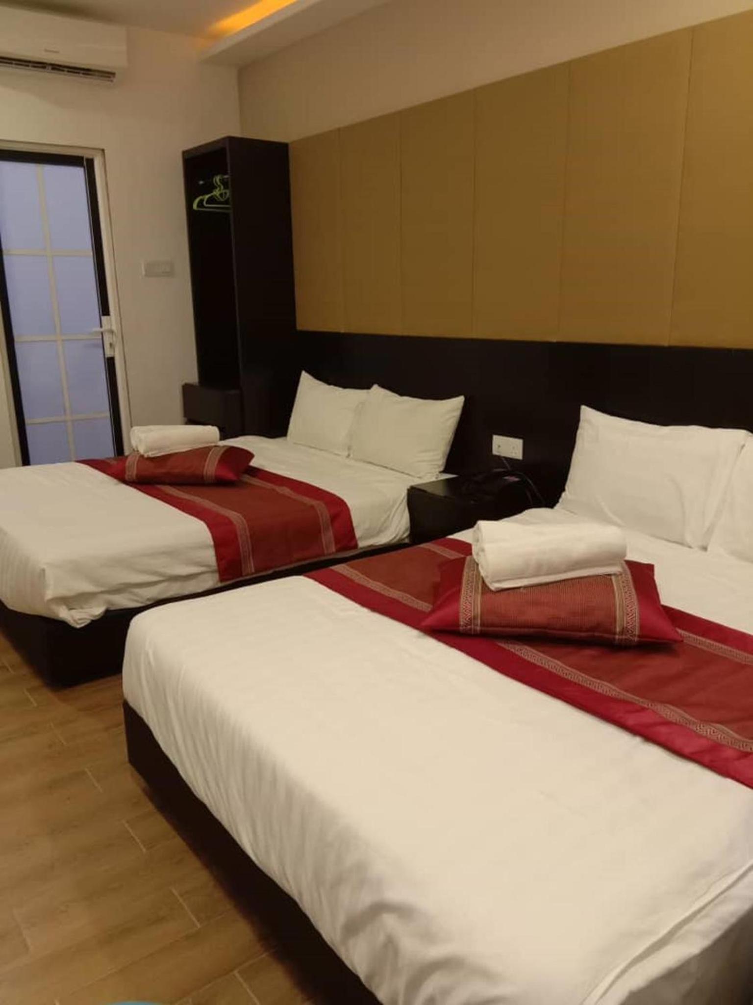 Quadruple Room - Photo 1