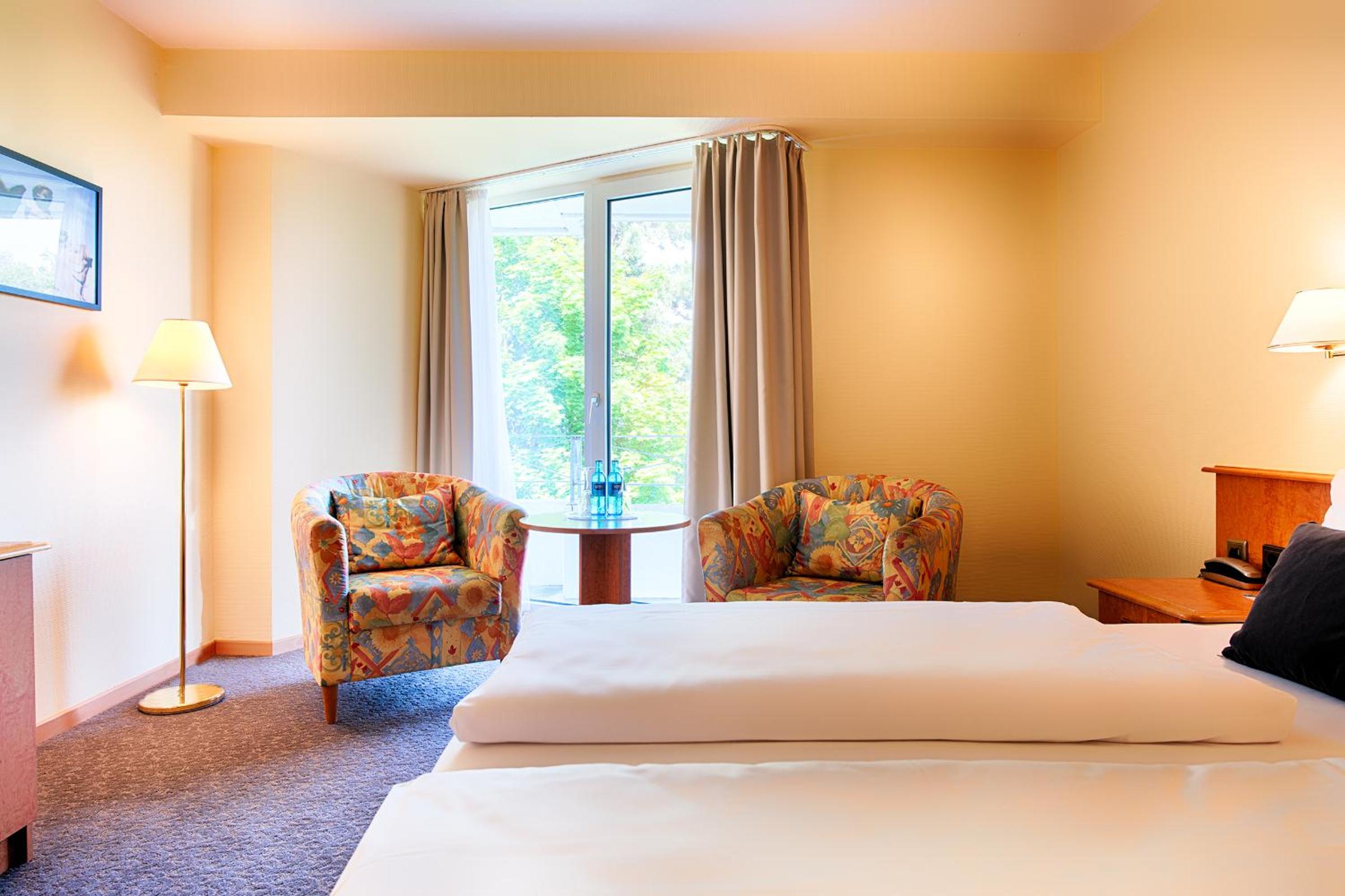 Business Twin Room - Photo 2