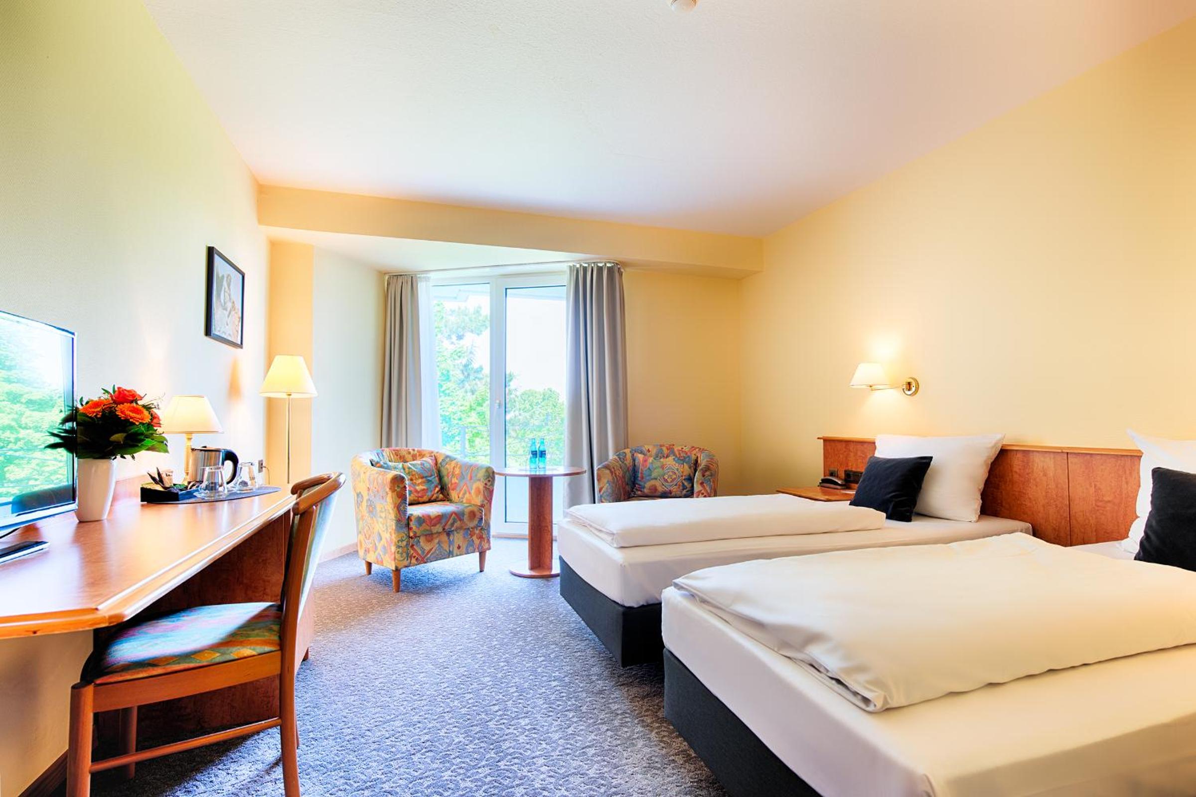 Business Twin Room - Photo 4