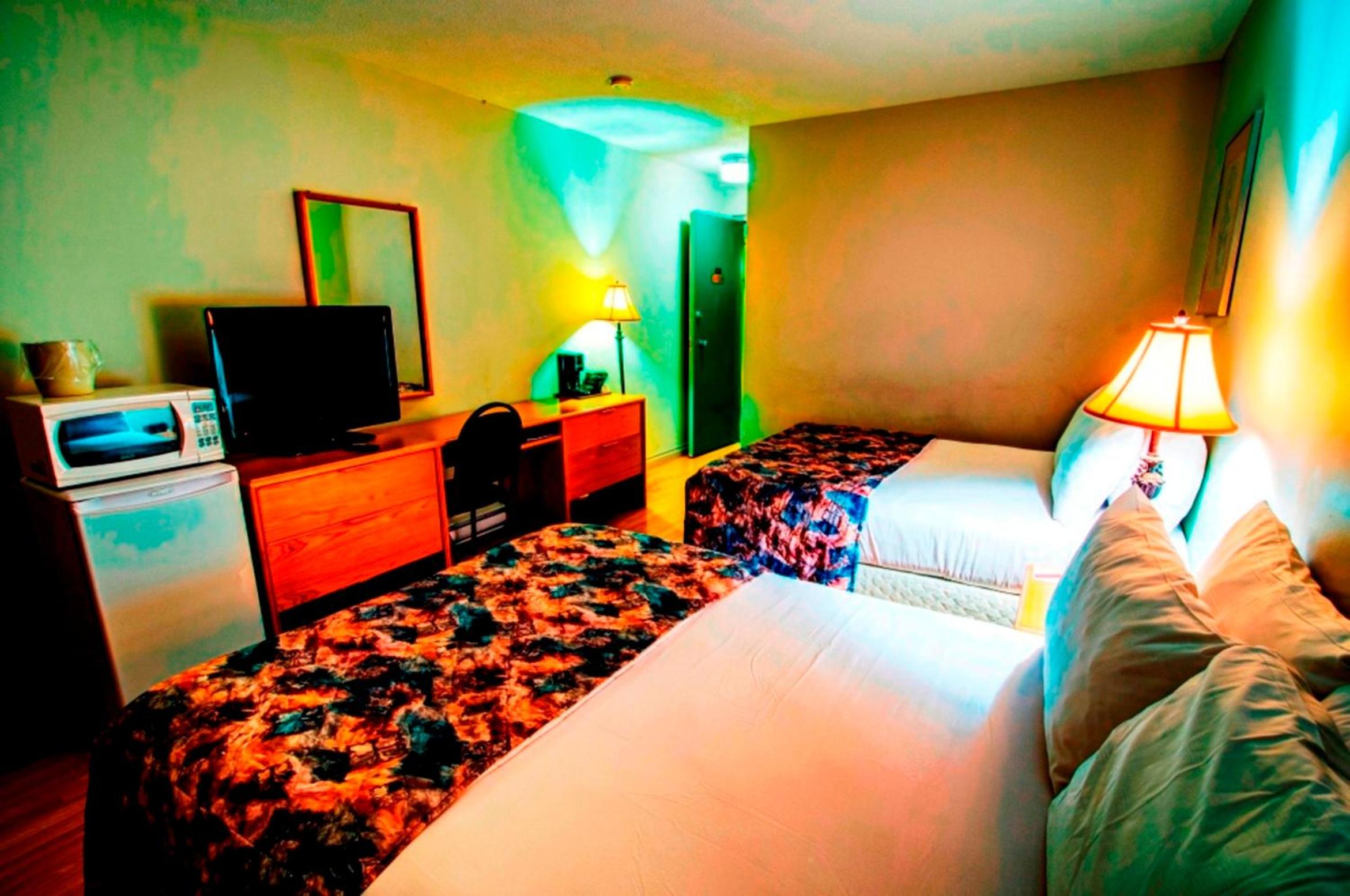 Double Room with Two Double Beds - Photo 2