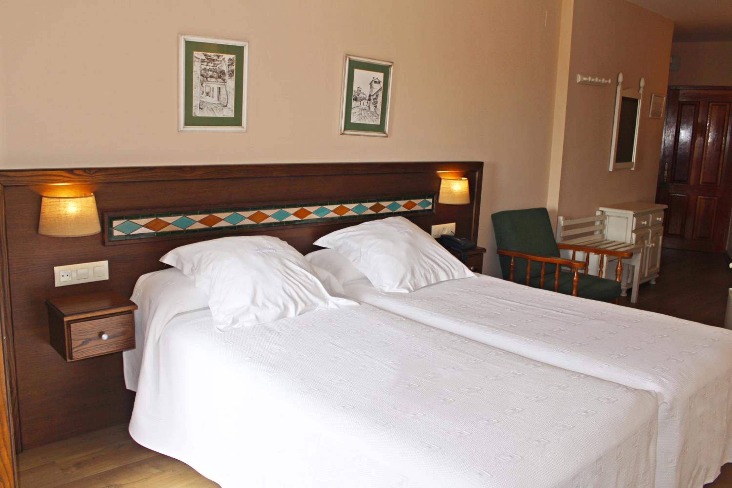 Economy Twin Room - Photo 1