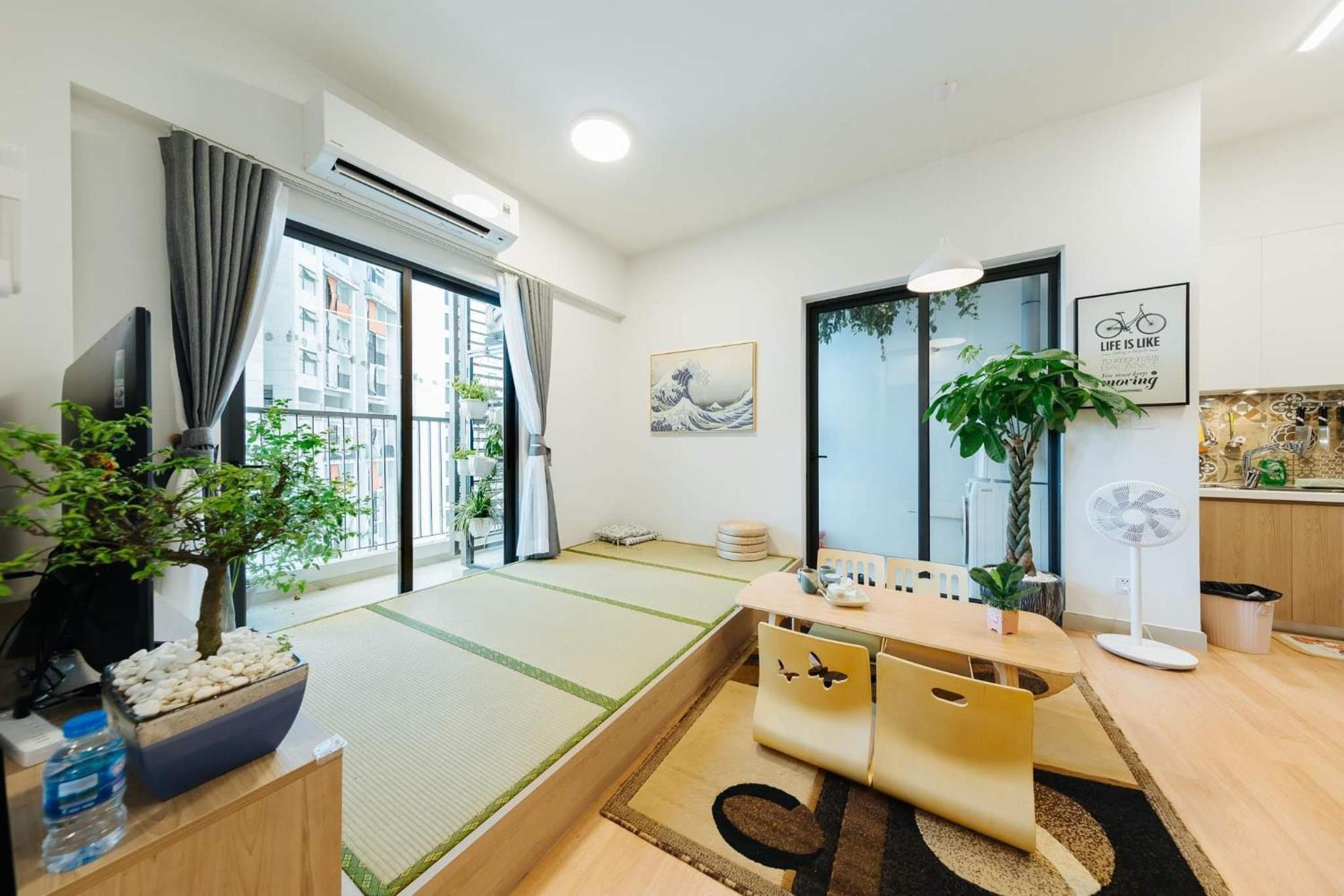 Apartment with Balcony photo 2