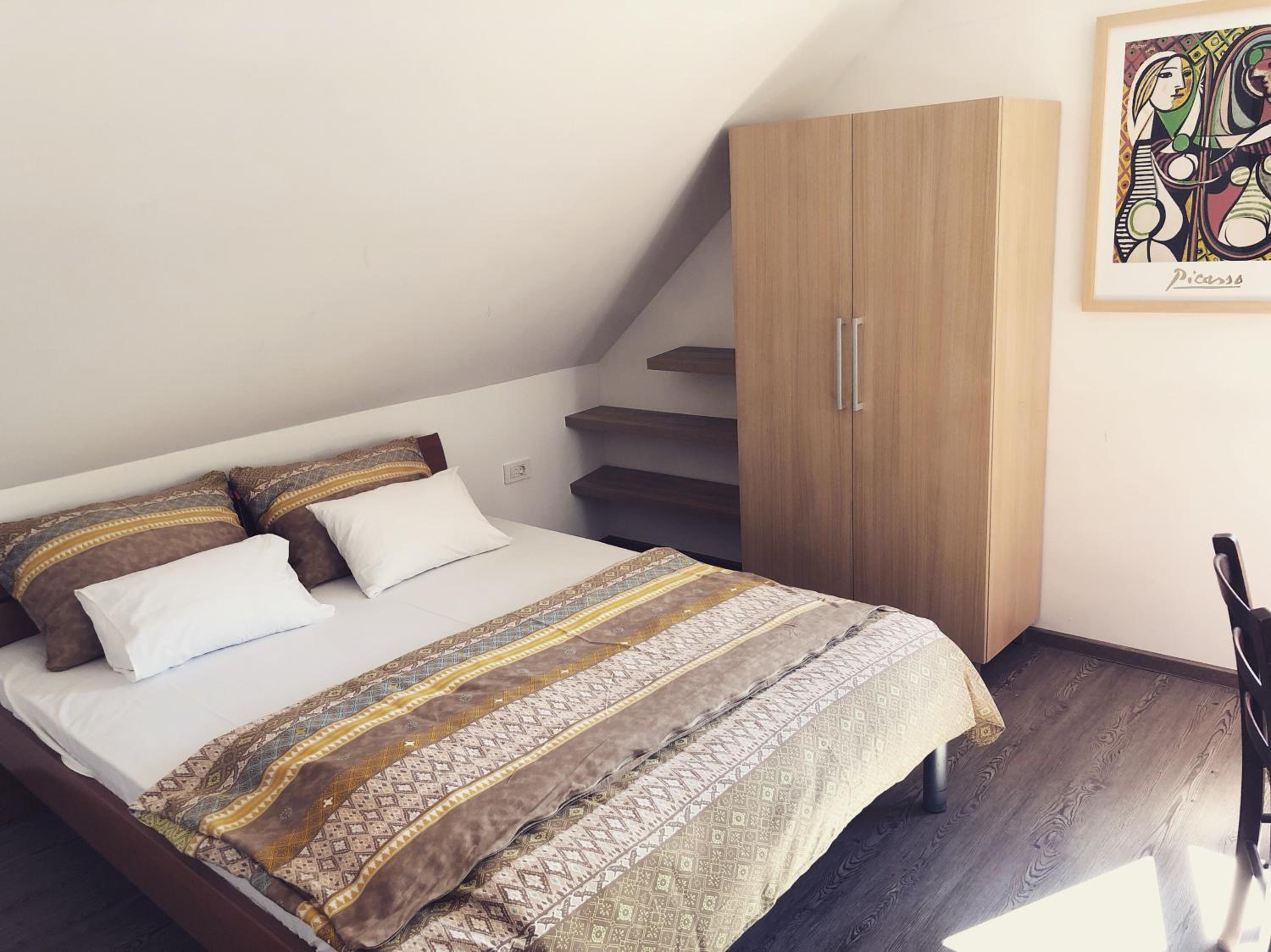 Quadruple Room with Private Bathroom - Photo 2