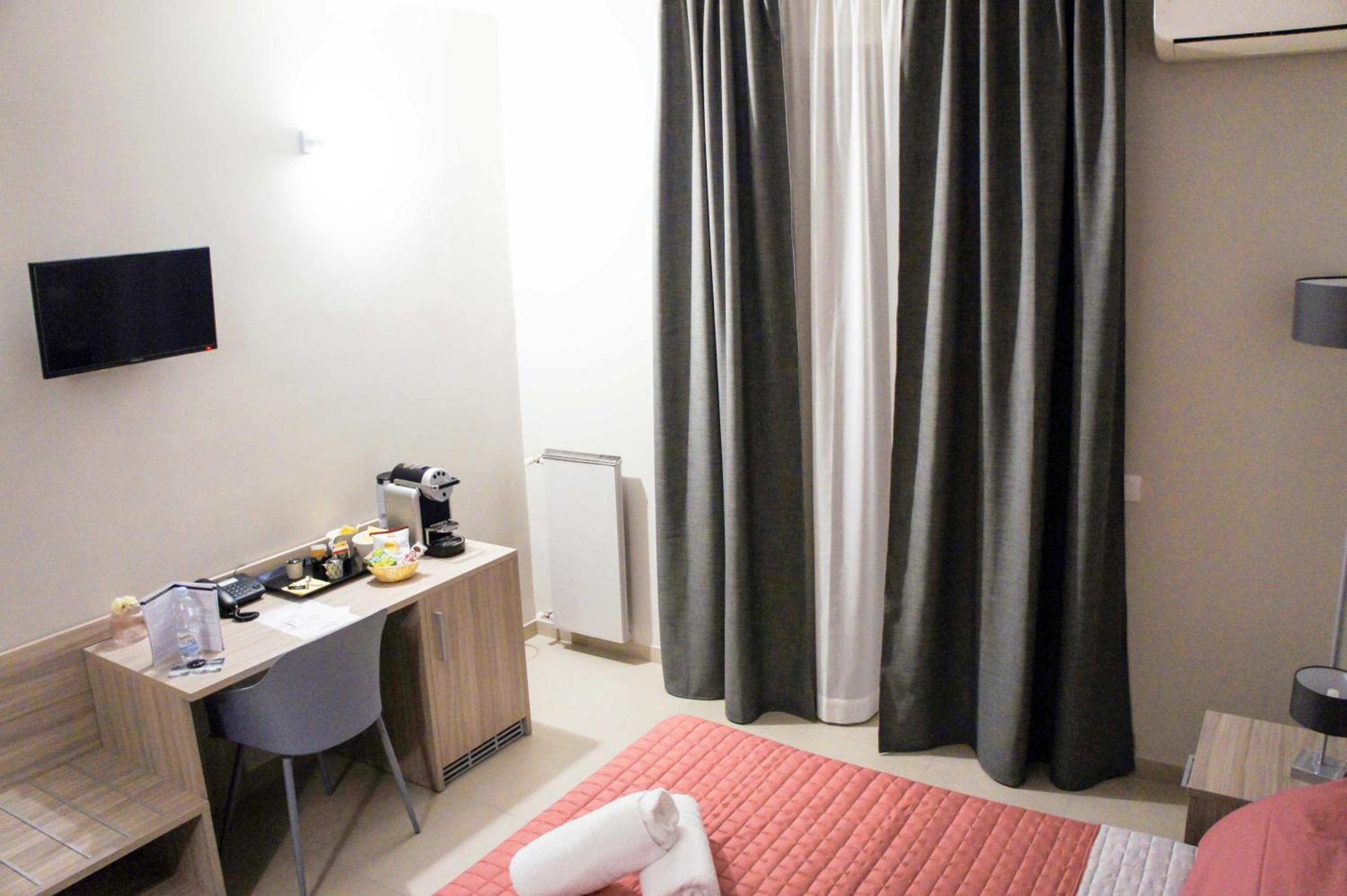 Junior Suite with Balcony - Photo 1