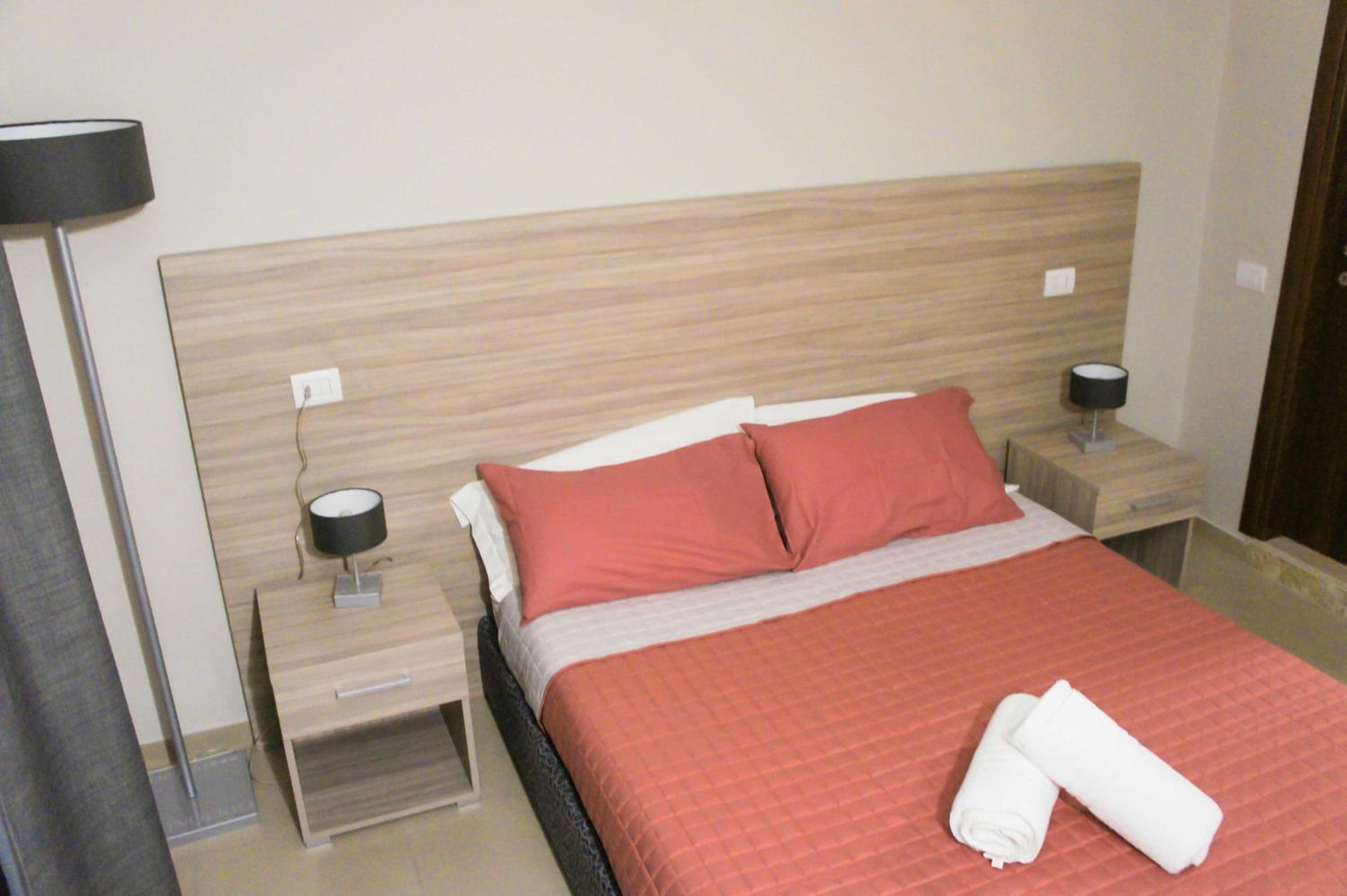 Junior Suite with Balcony - Photo 2