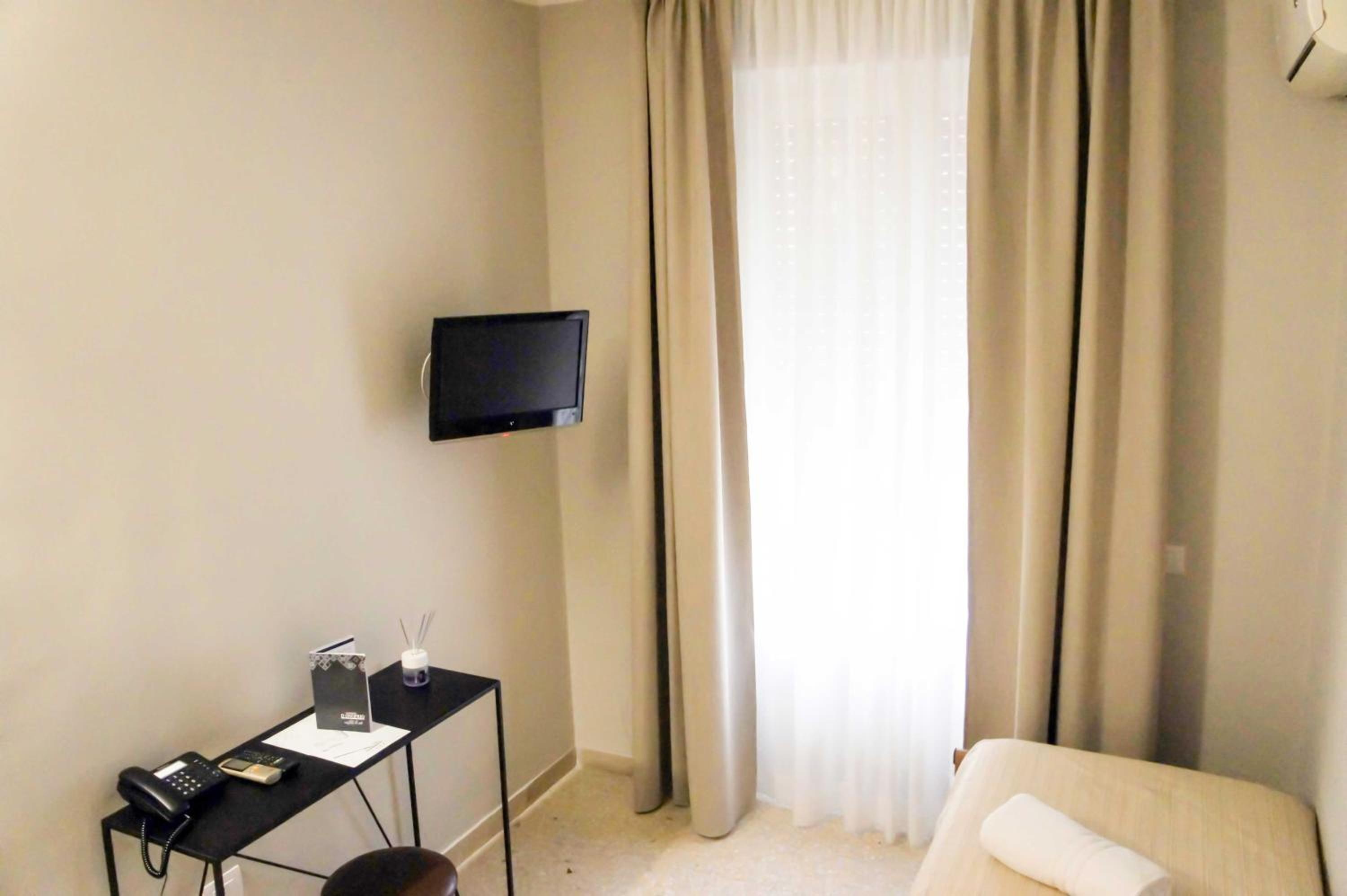 Budget Single Room photo 2