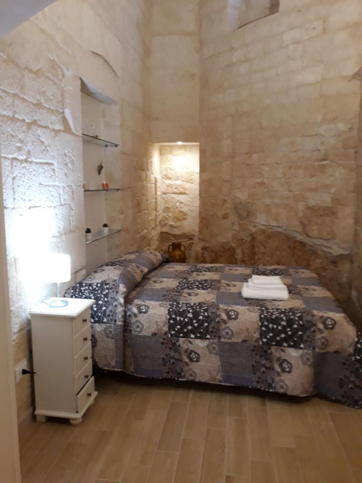 One-Bedroom House - Photo 15