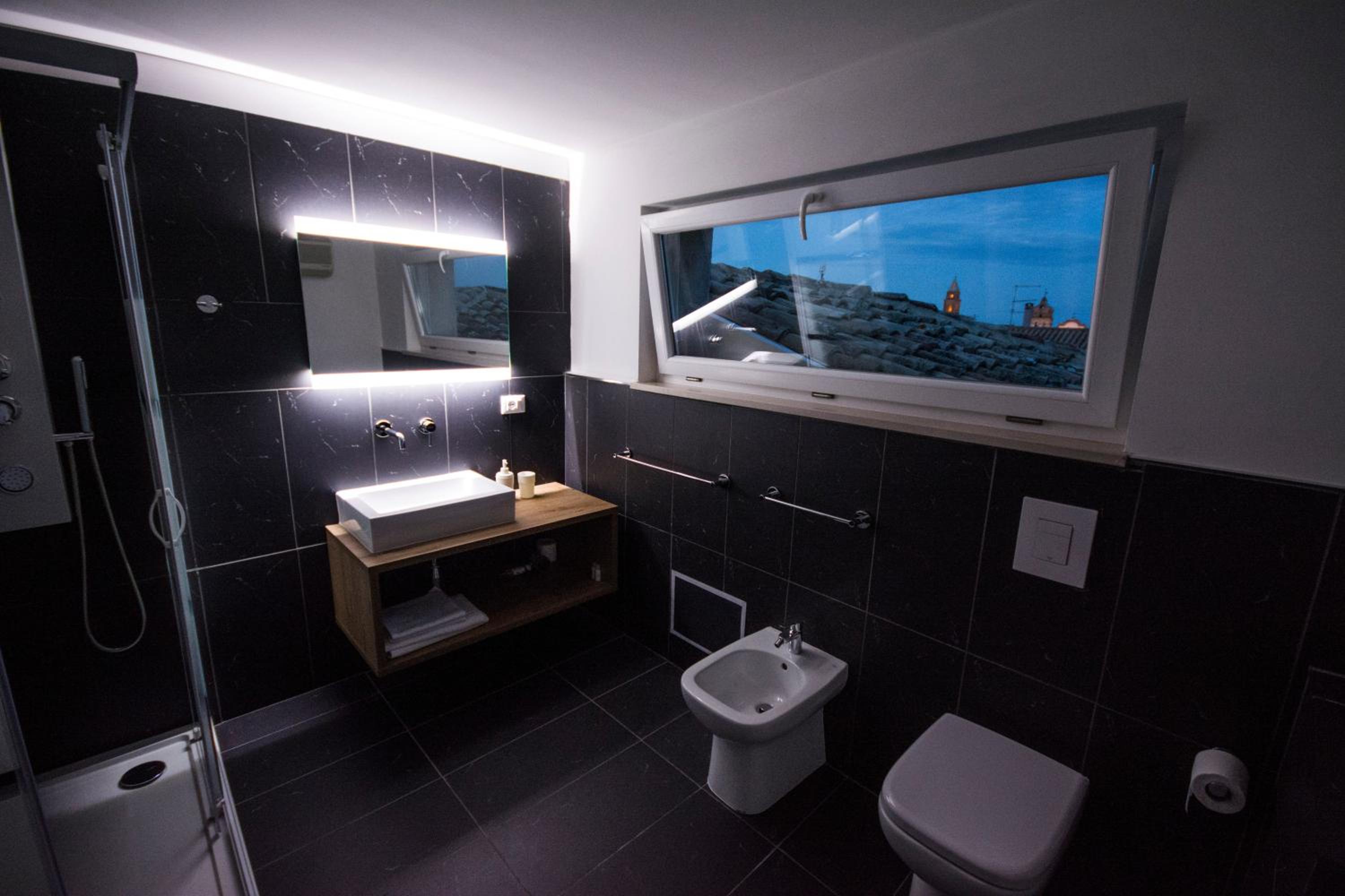 Suite with Terrace - Photo 14