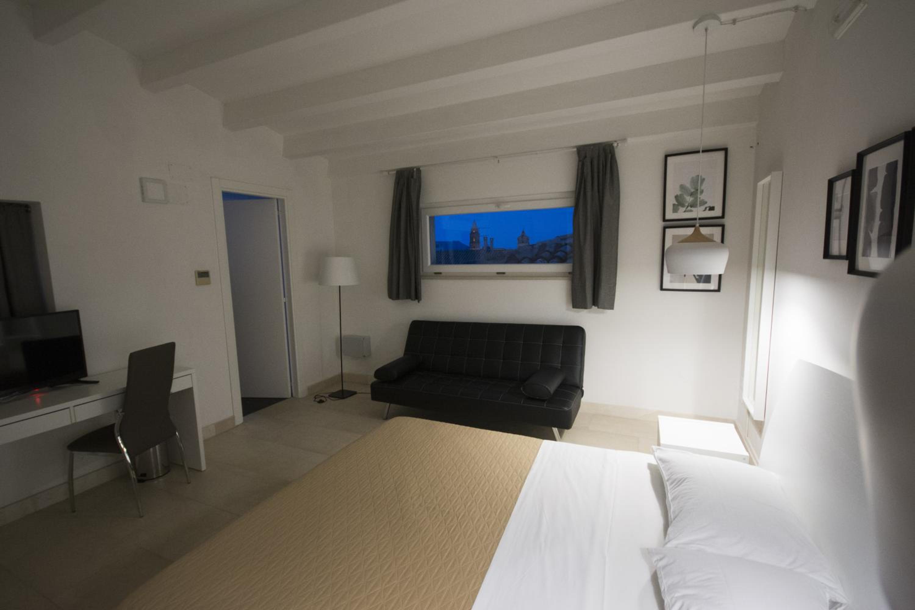 Suite with Terrace - Photo 8
