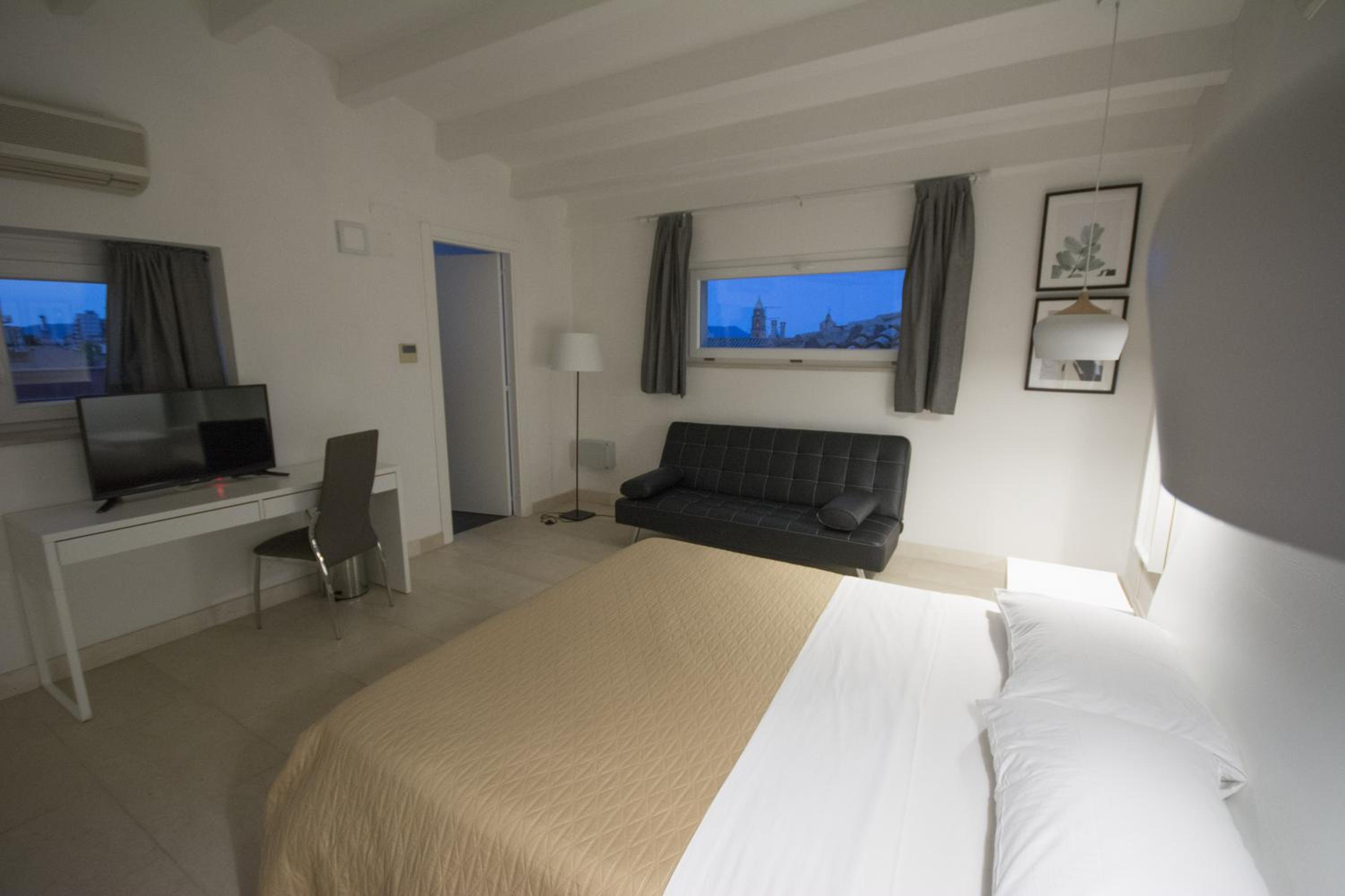 Suite with Terrace - Photo 7