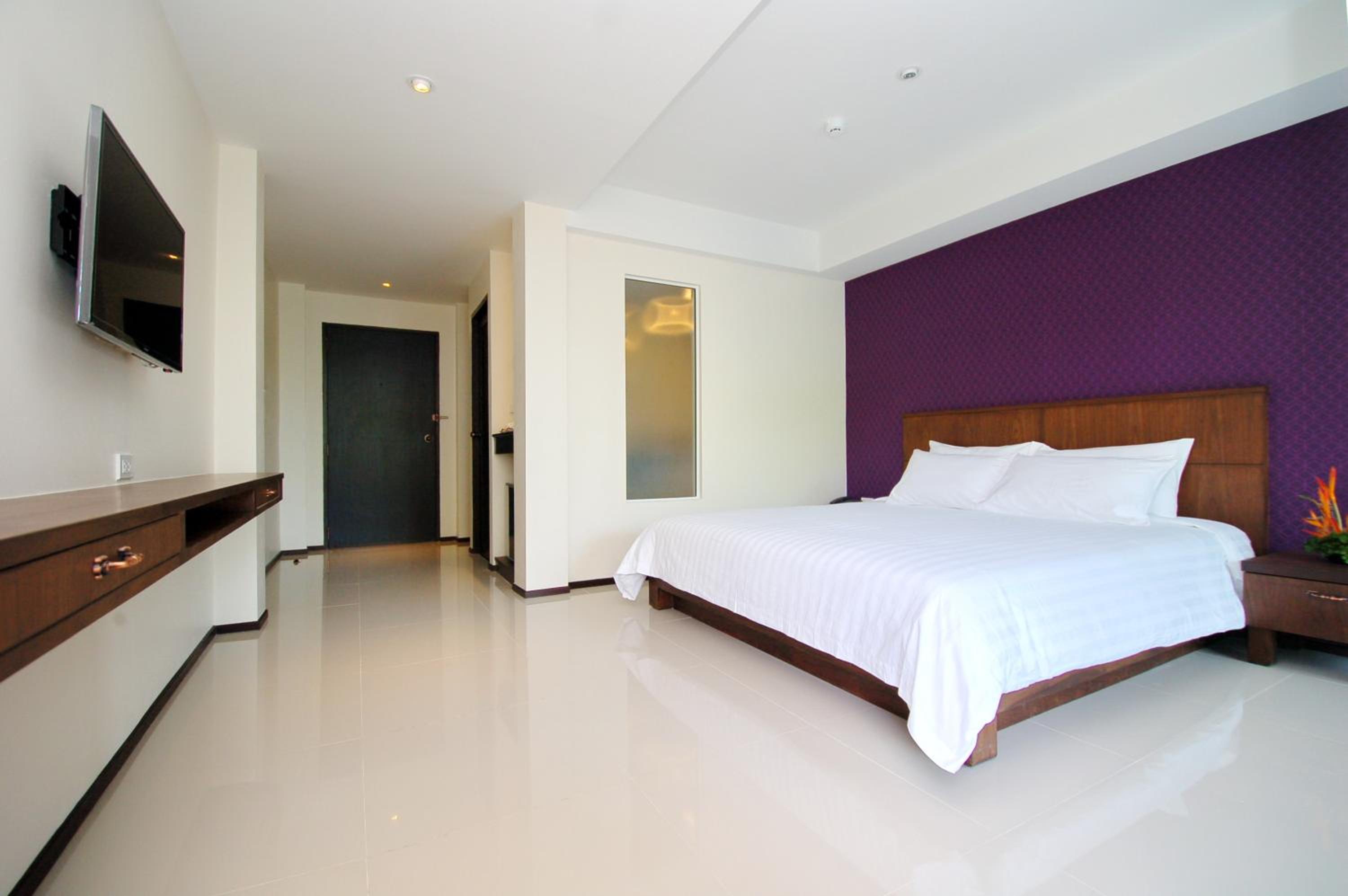 Deluxe Double Room - Photo 11