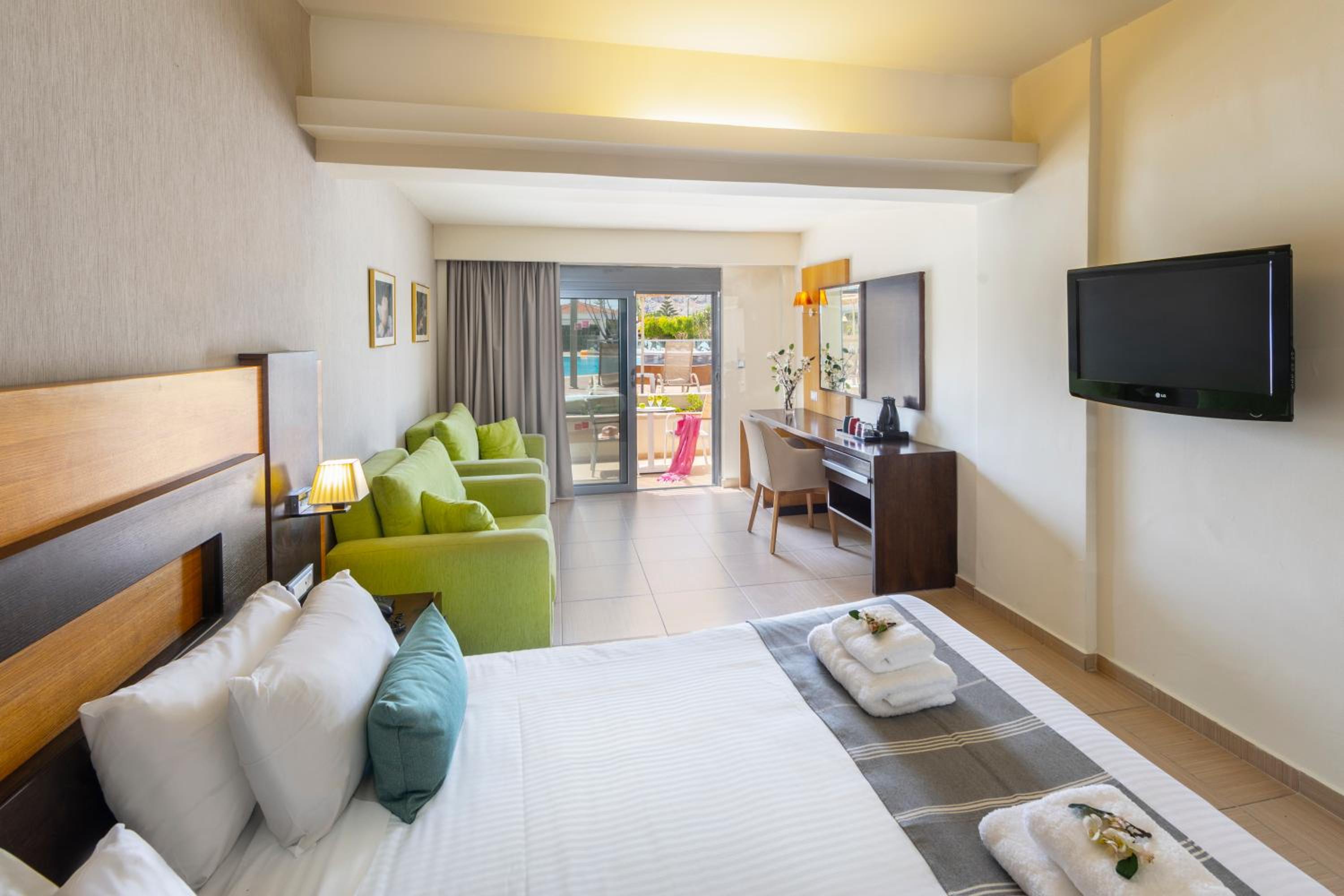 Deluxe Family Room with Garden View