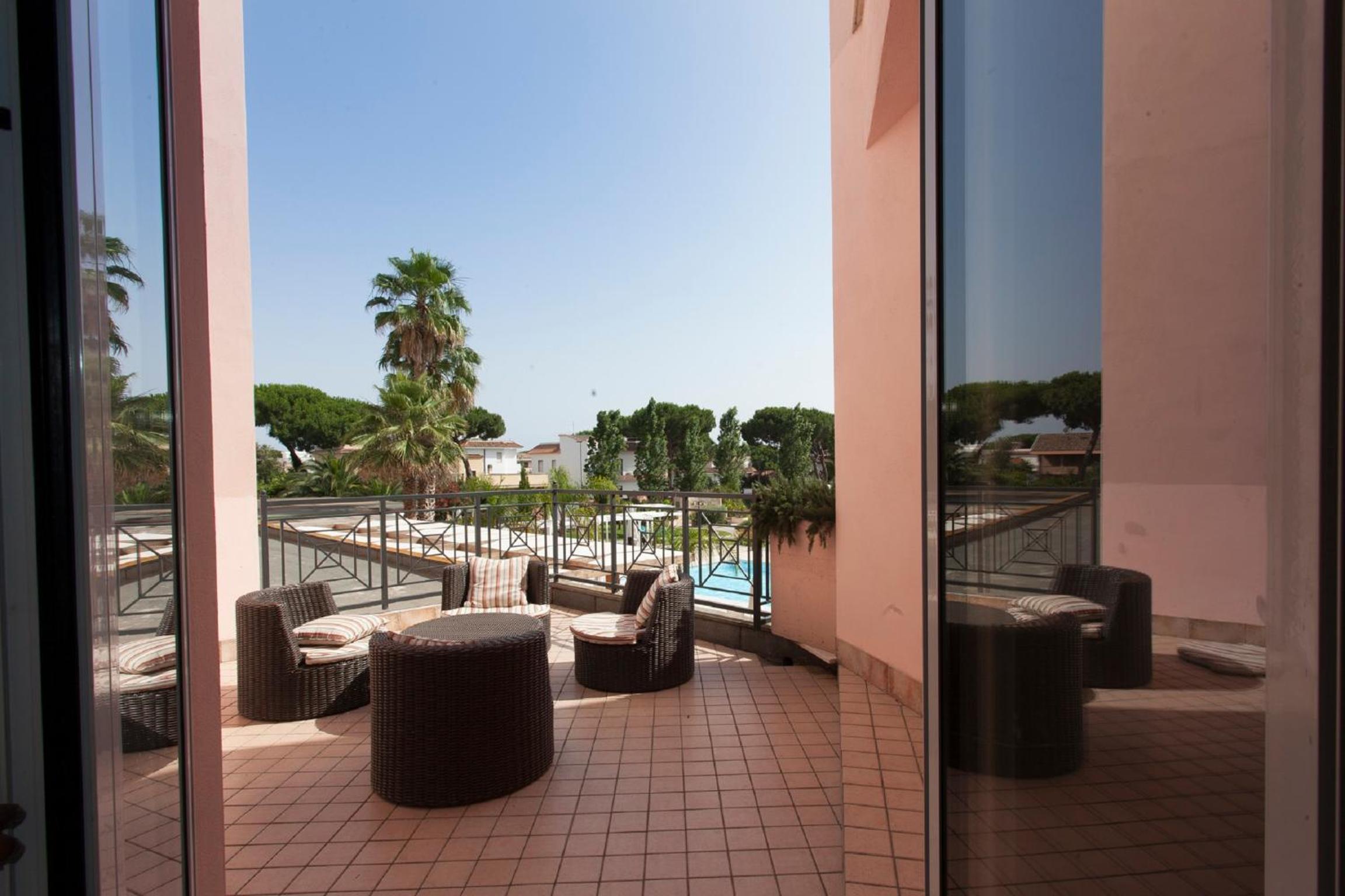 Junior Suite with Balcony photo 2