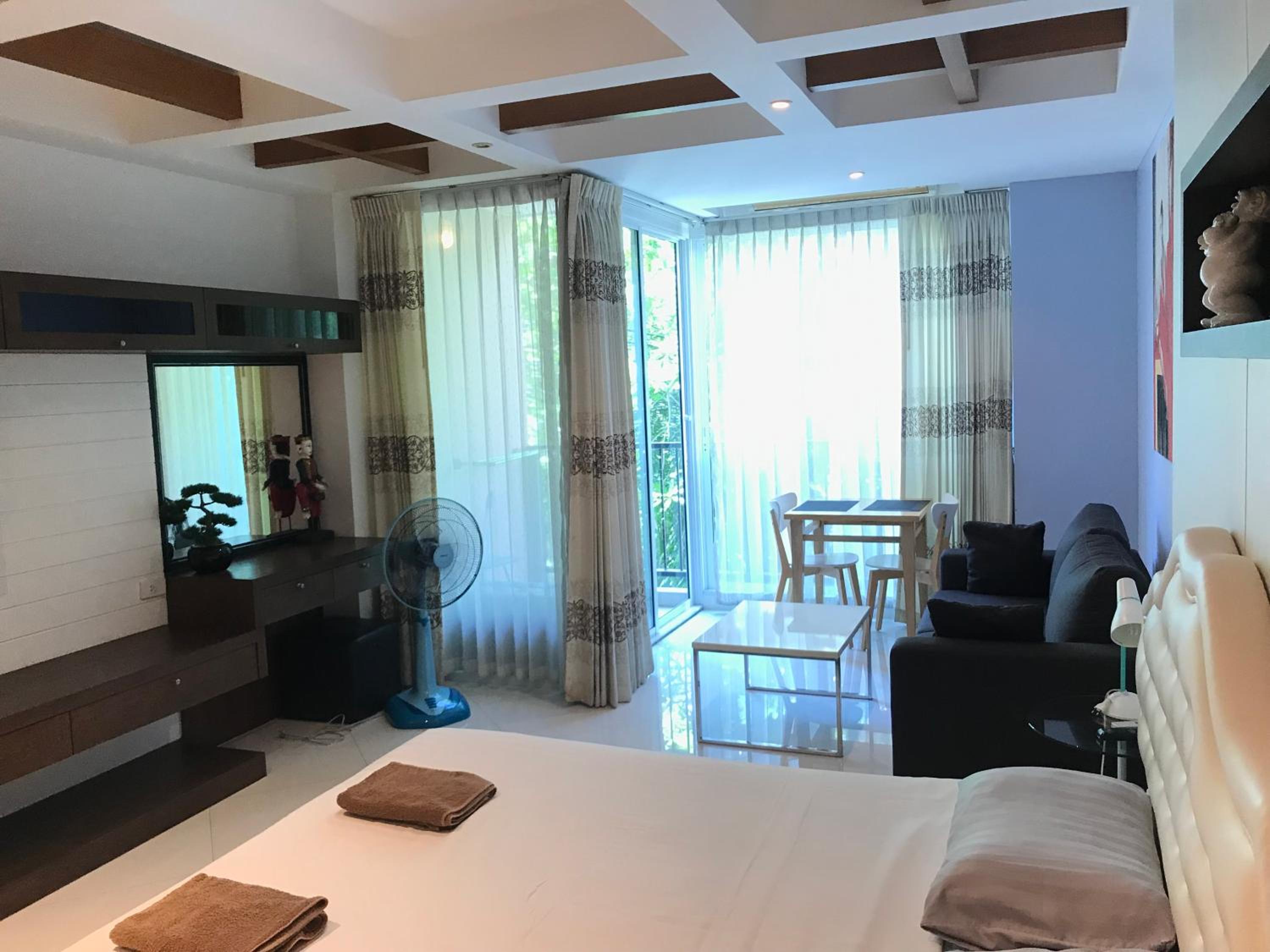 Apartment with Balcony photo 2