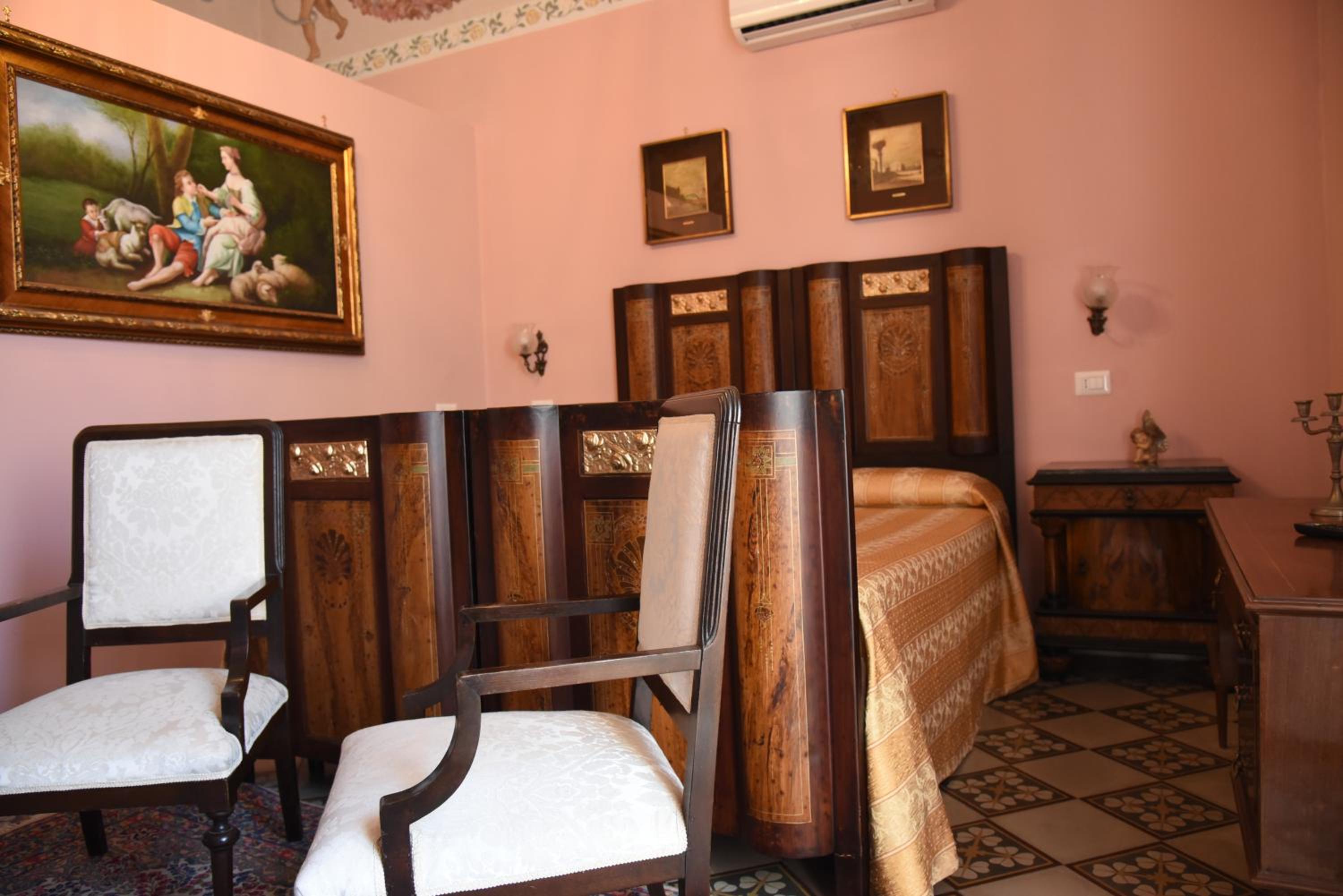 Deluxe Double Room with Balcony, photo 7