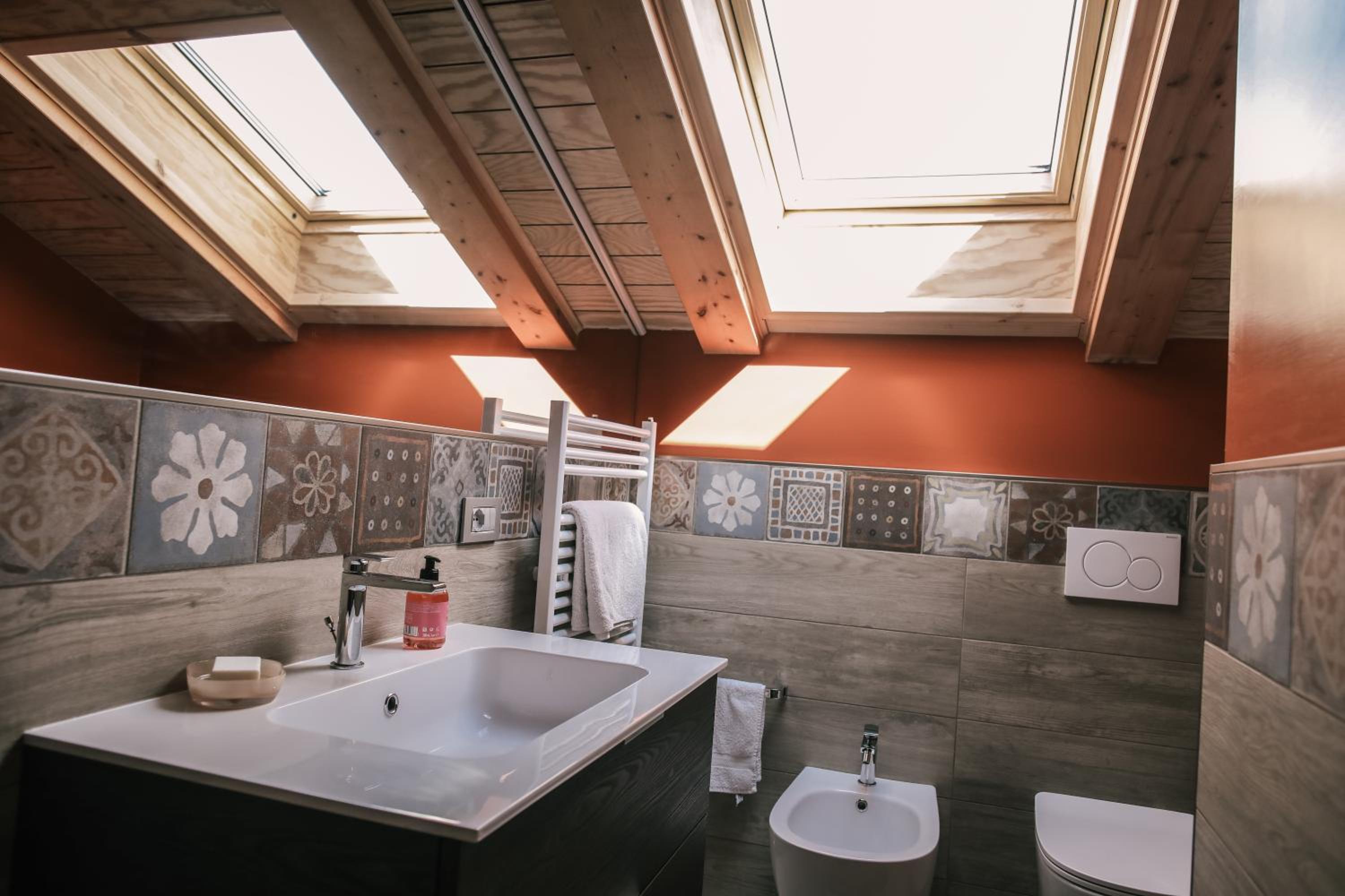 Twin Room with Private Bathroom photo 2