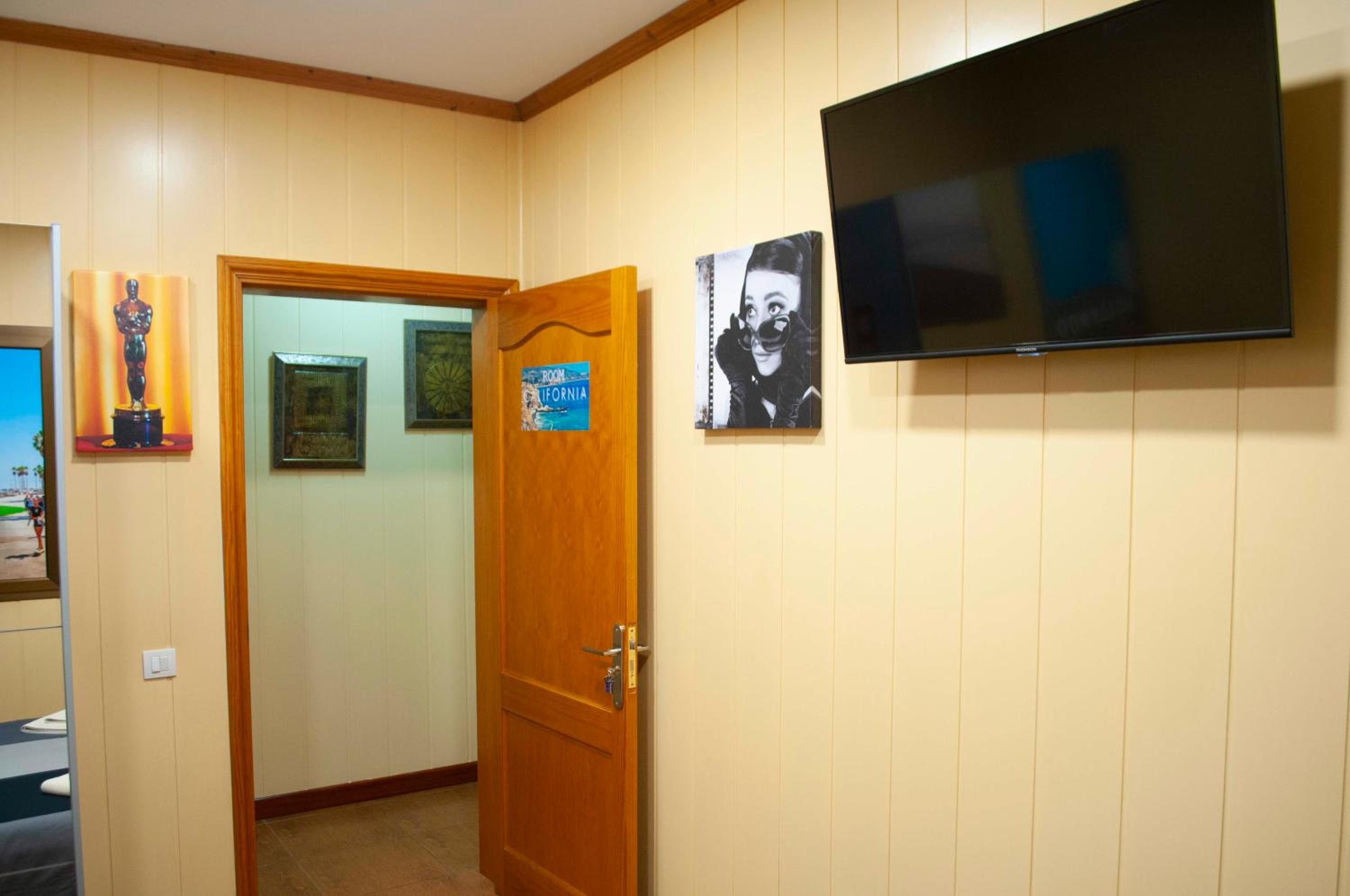 Double Room with Shared Bathroom photo 3