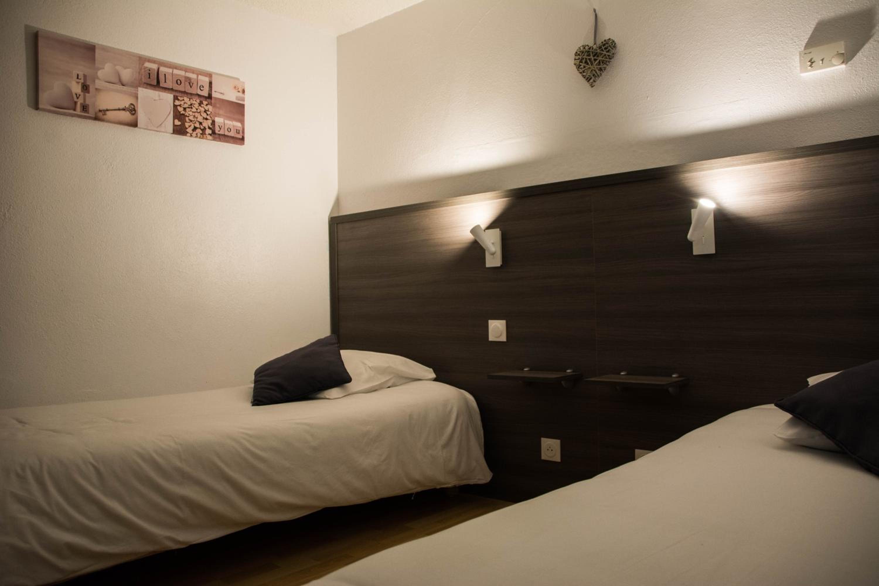 Twin Room - Photo 4