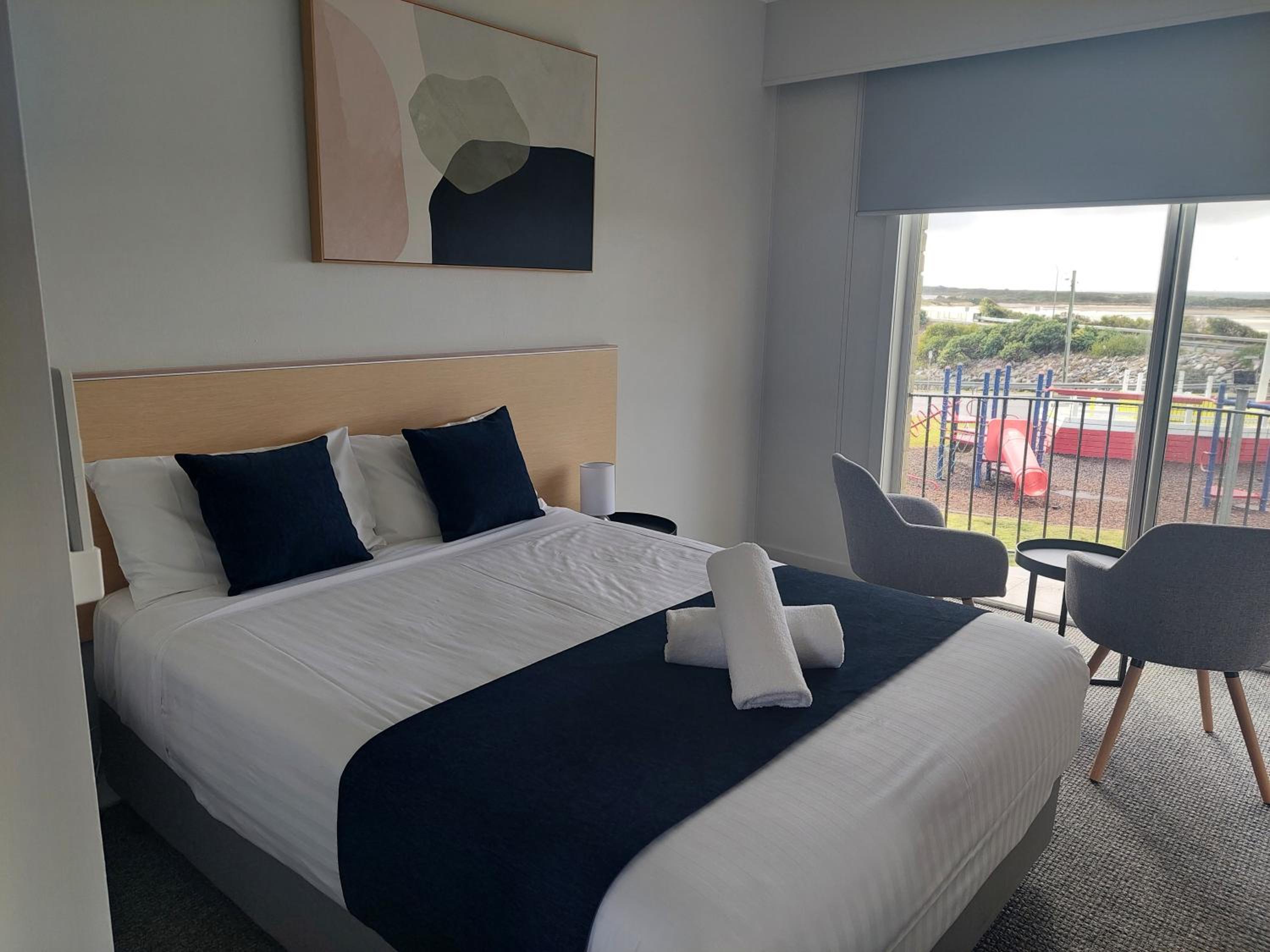 Deluxe Queen Room with Sea and River View - Ground Access Only