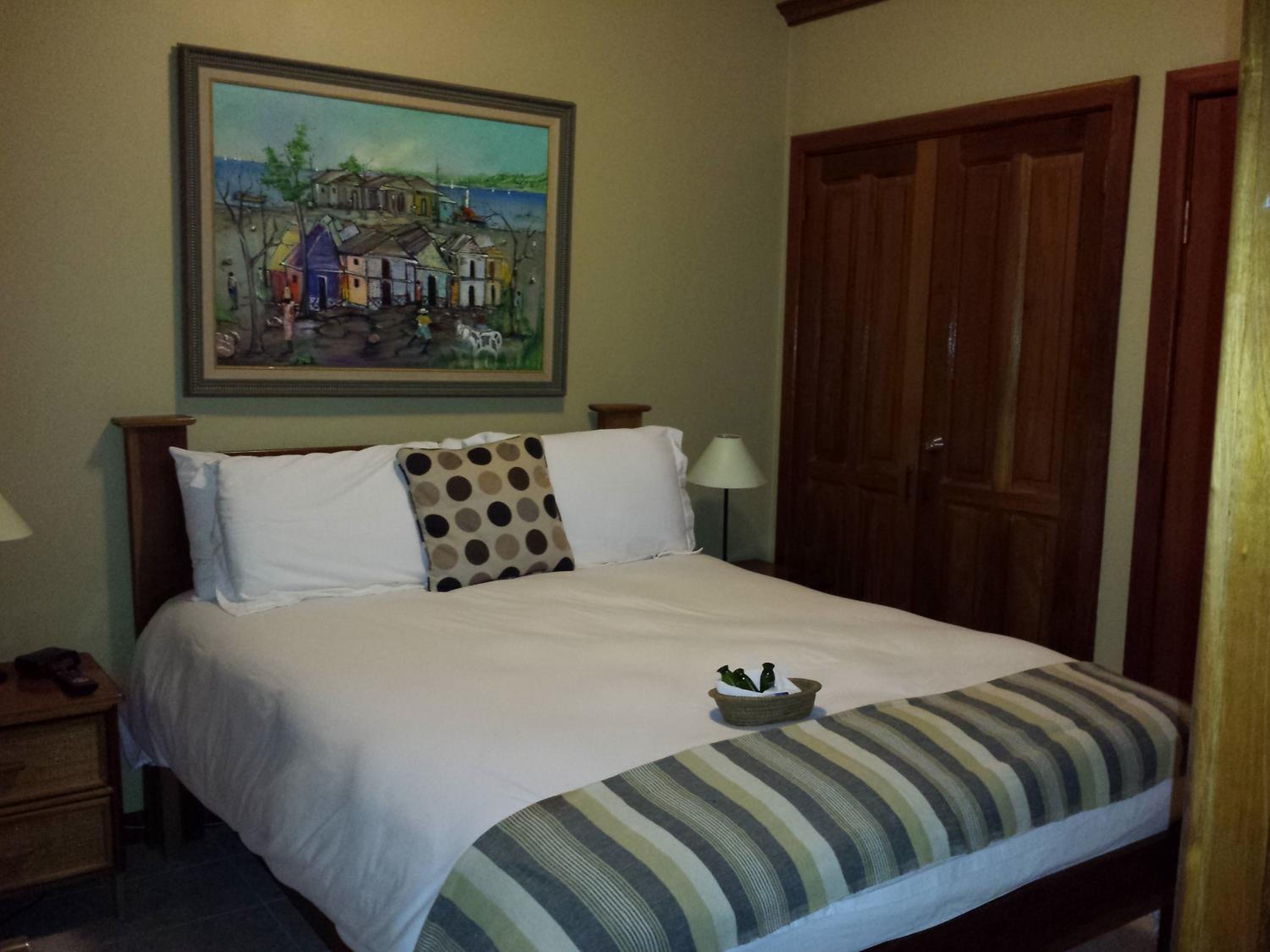 Available room thumbnail 6