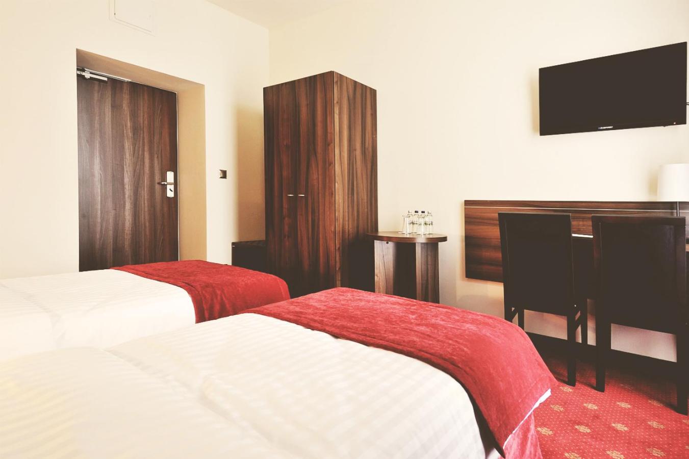 Standard Plus Twin Room photo 3