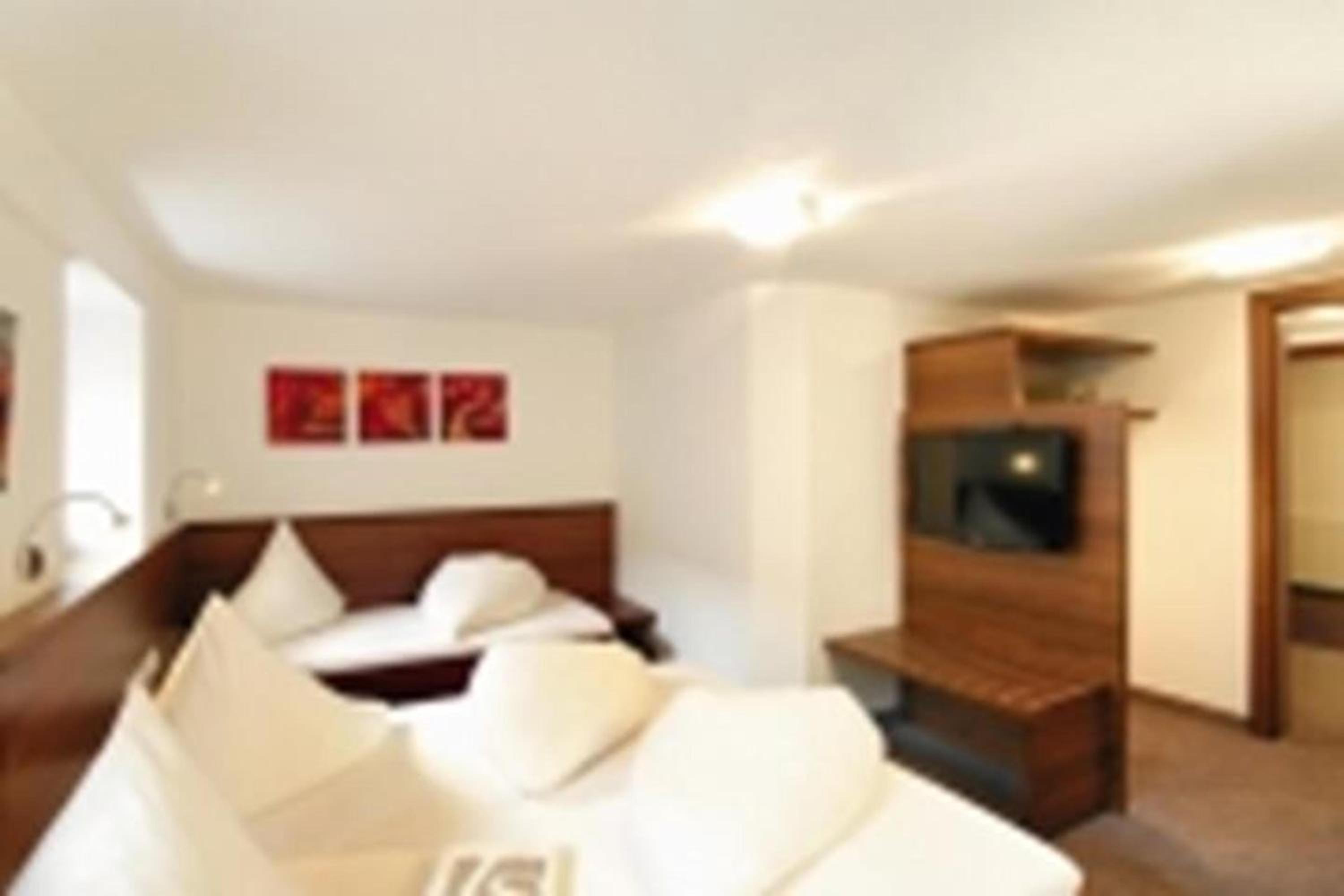 Three-Bedroom Apartment photo 3