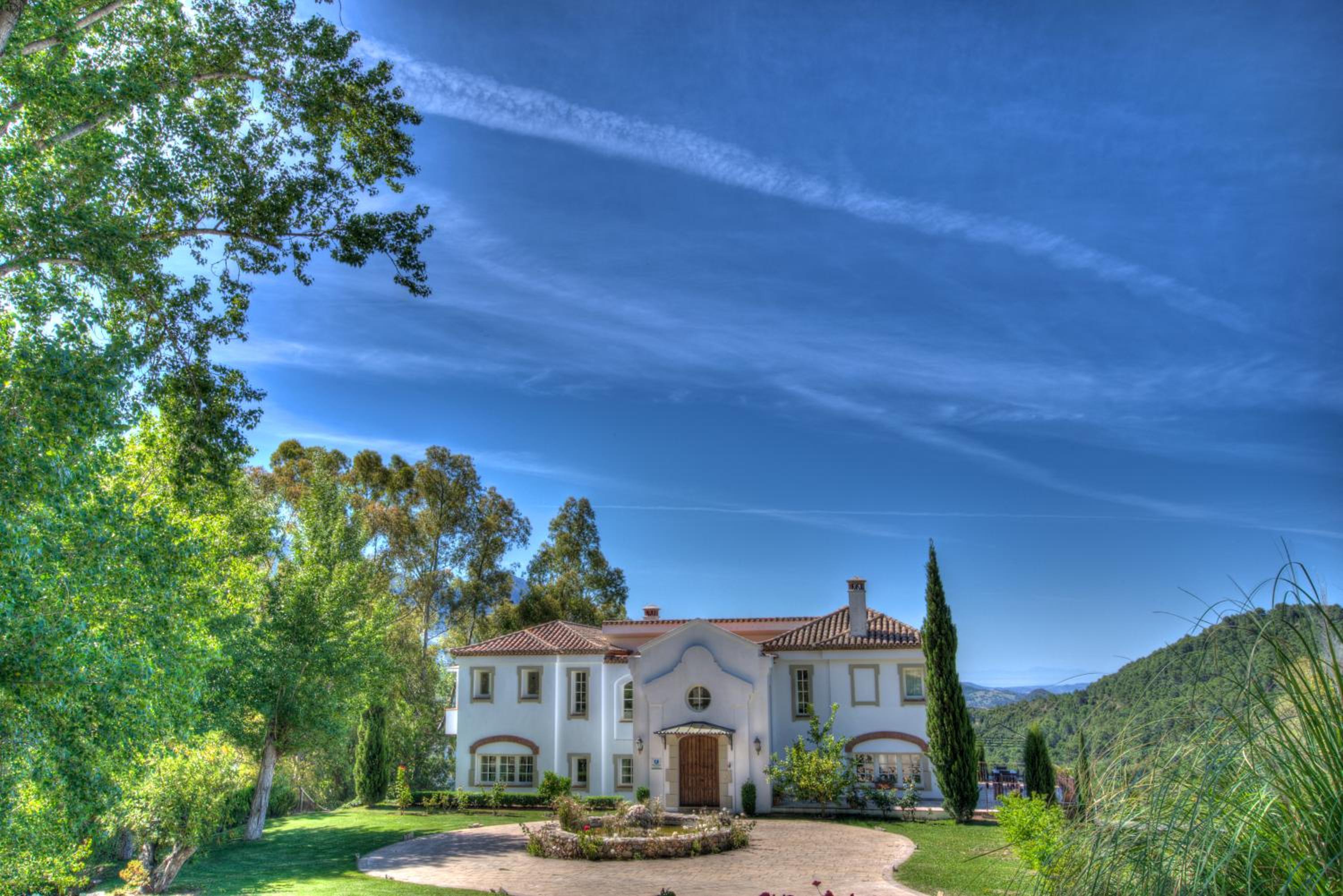Seven-Bedroom House photo 2
