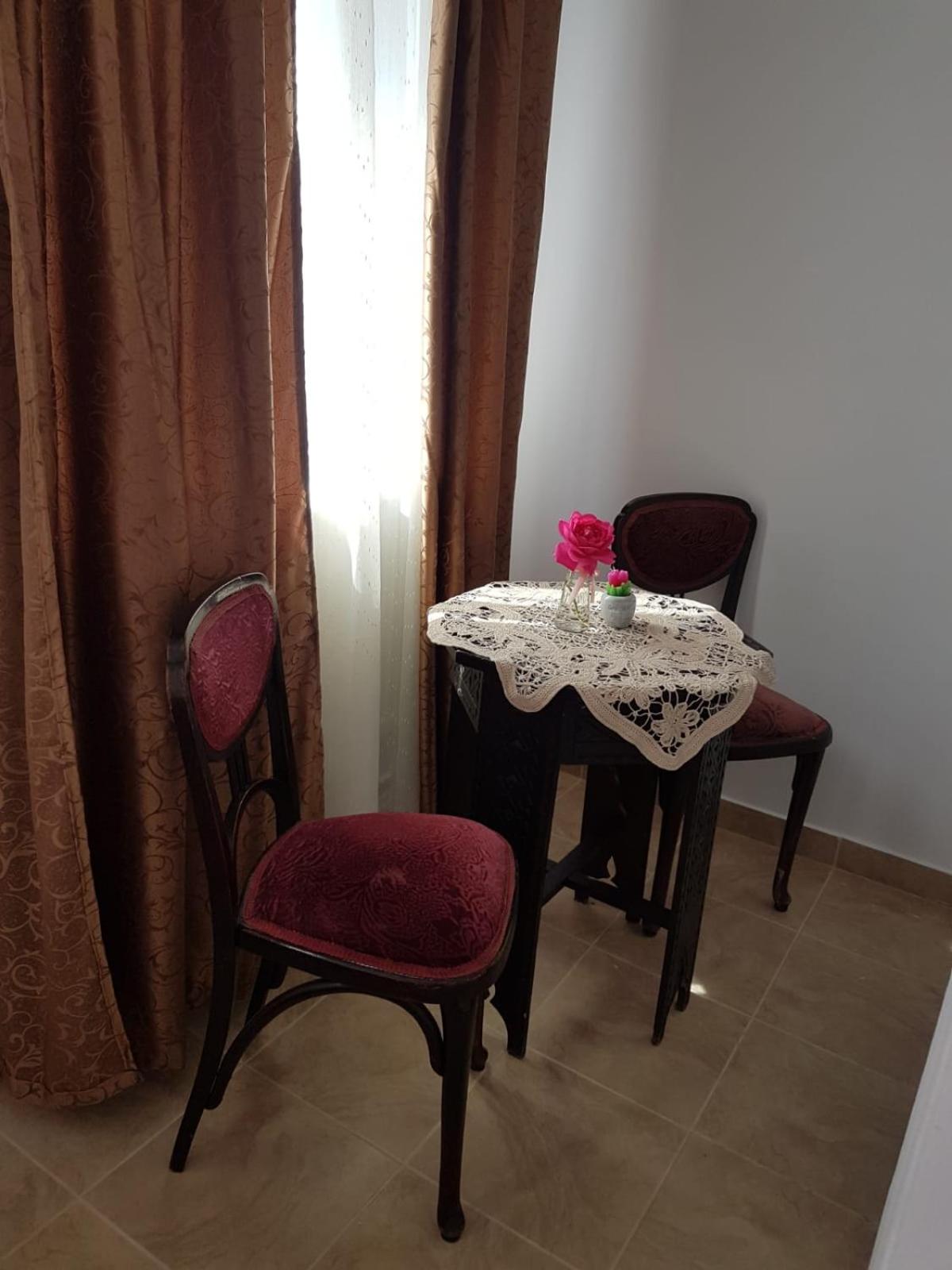 Queen Room with Pool View - Photo 3