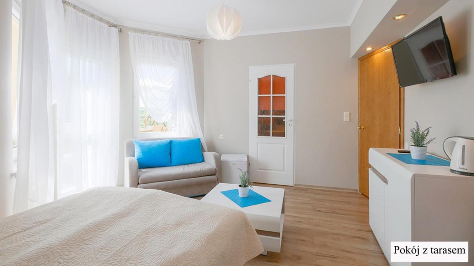 Deluxe Double Room with Balcony photo 2