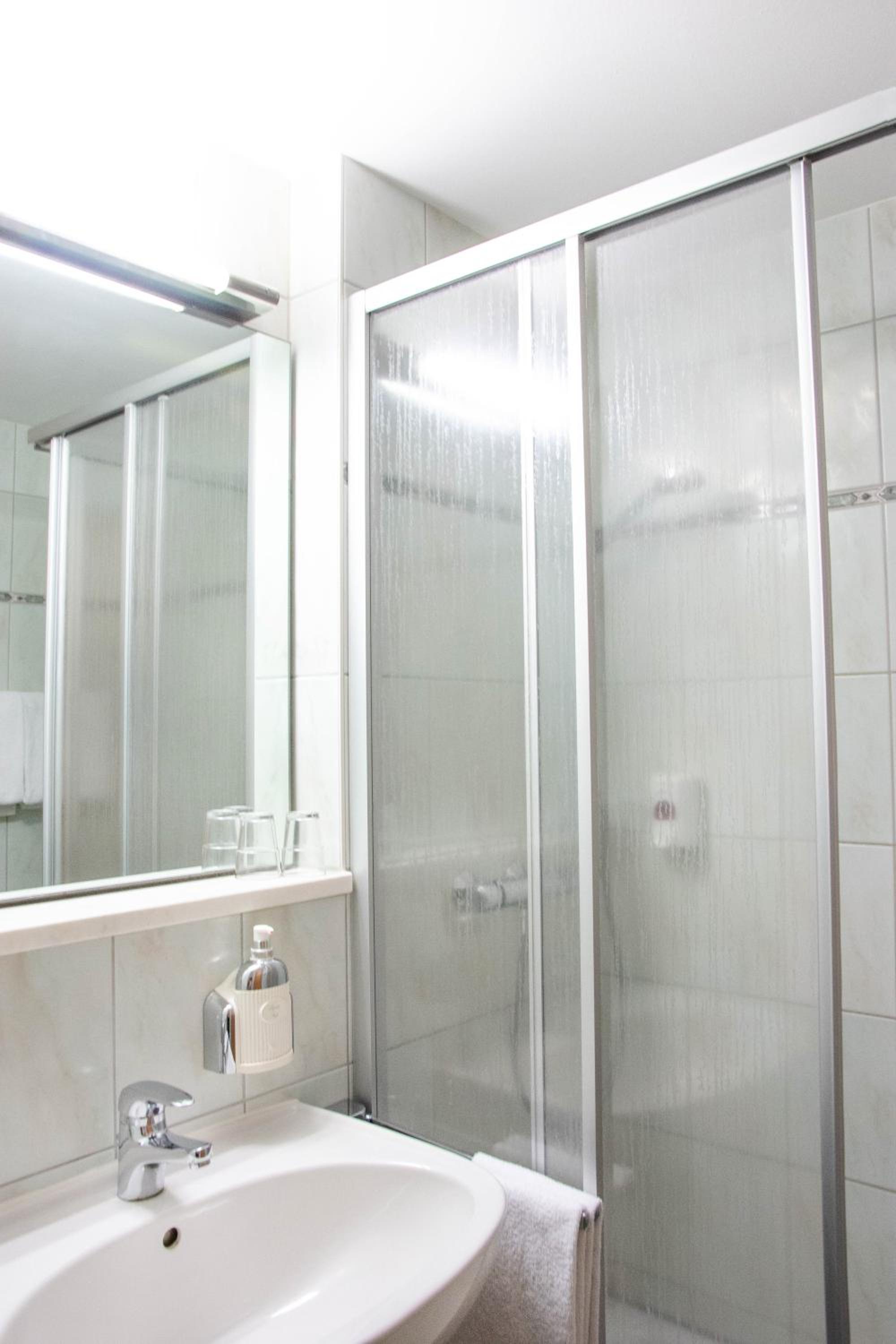 Standard Double Room - Photo 7