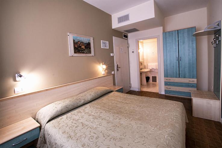 Double or Twin Room - Photo 10