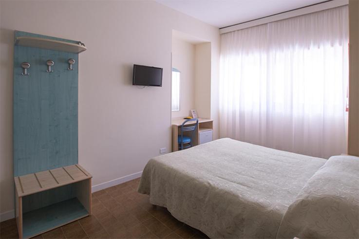 Double or Twin Room - Photo 16