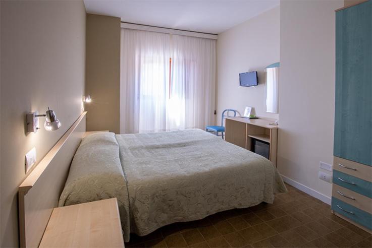 Double or Twin Room - Photo 15