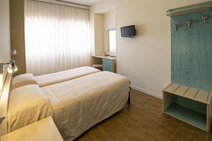 Double or Twin Room - Photo 17