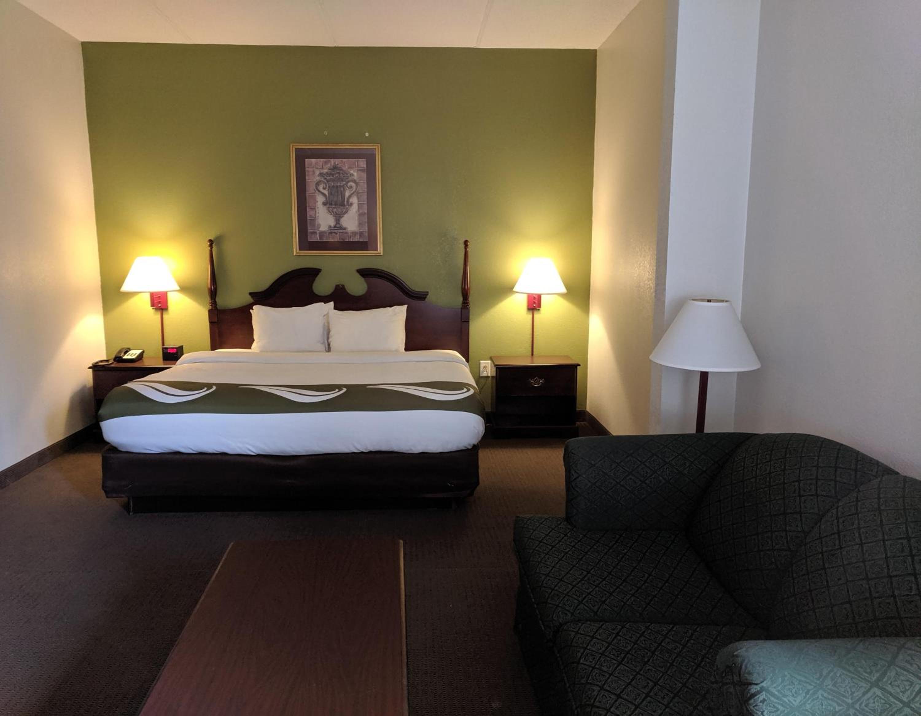 King Room - Non-Smoking - Photo 1