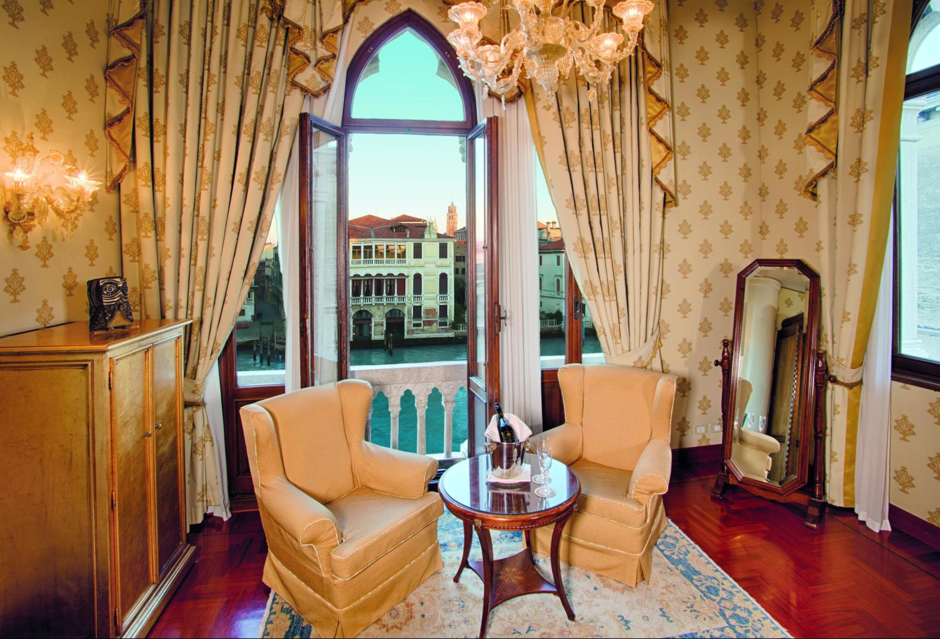 Junior Suite with Grand Canal View and Full Breakfast
