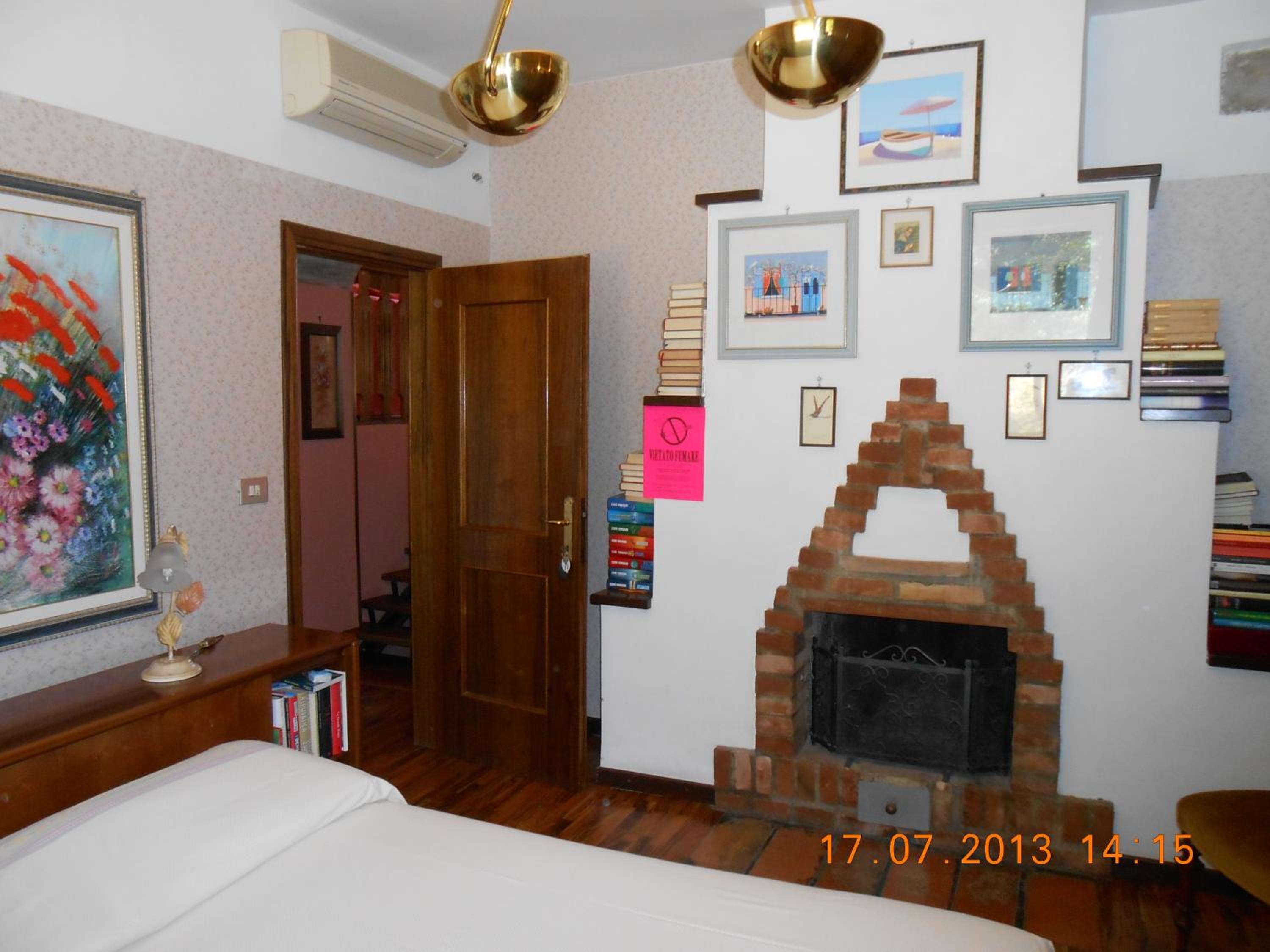 Double Room - Photo 10