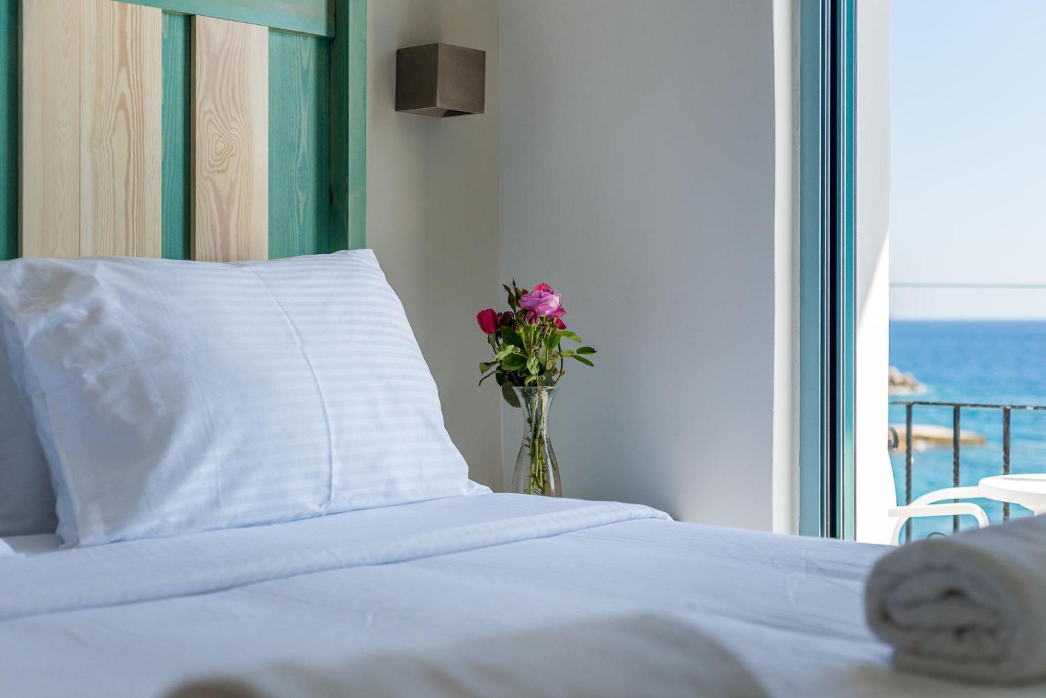 Double or Twin Room with Sea View - Photo 5