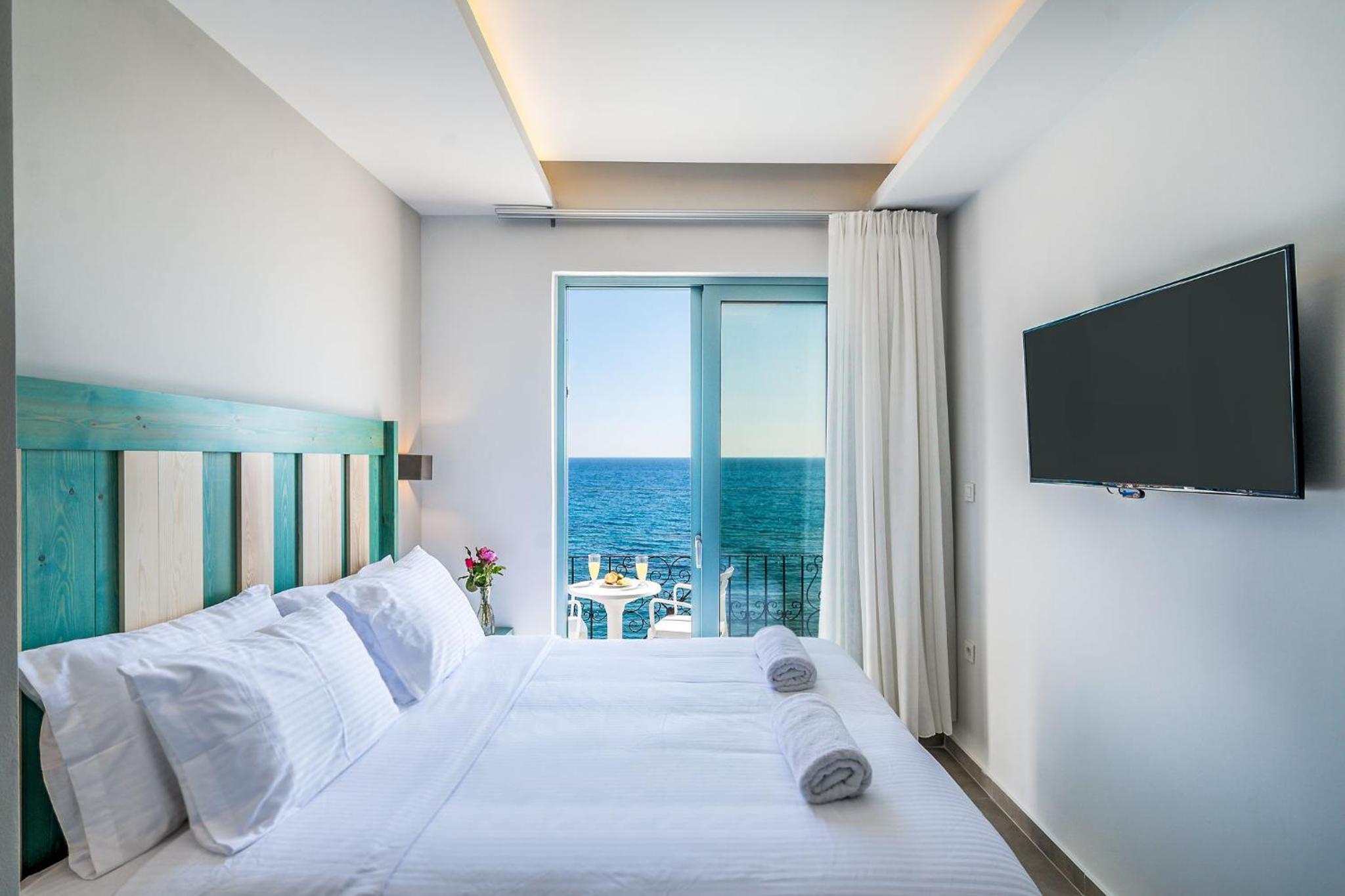 Double or Twin Room with Sea View - Photo 4
