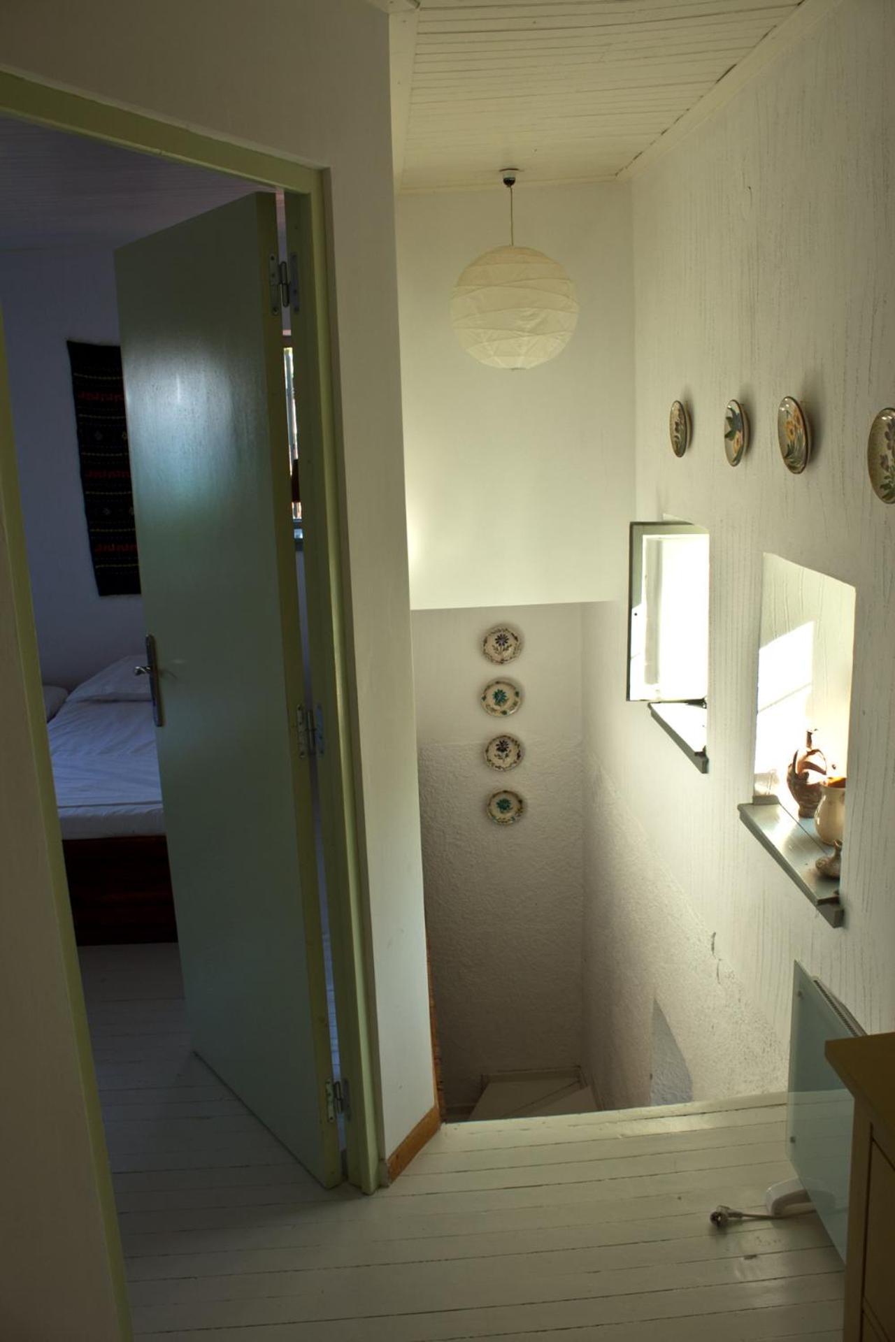 Three-Bedroom House photo 3