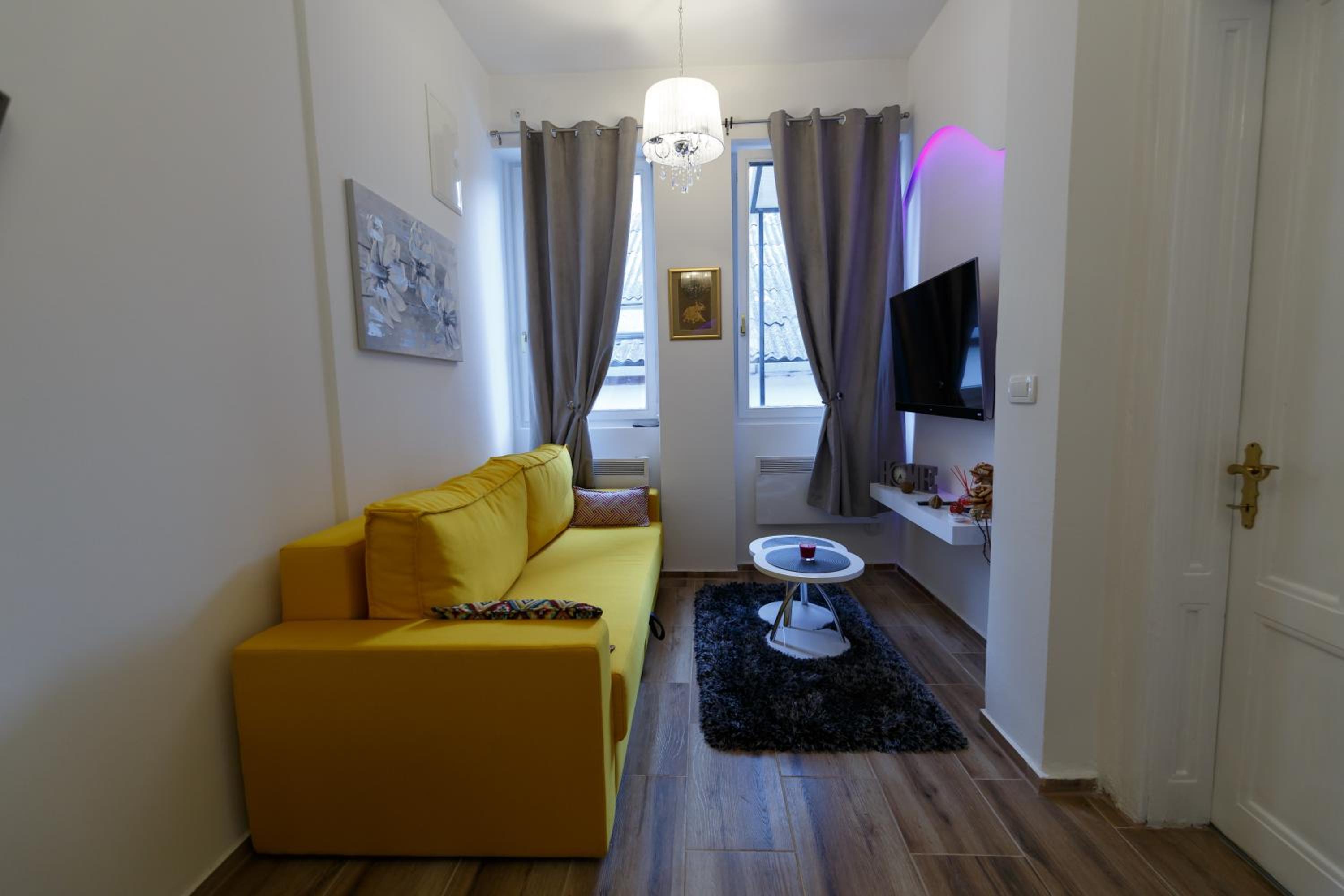 One-Bedroom Apartment photo 1